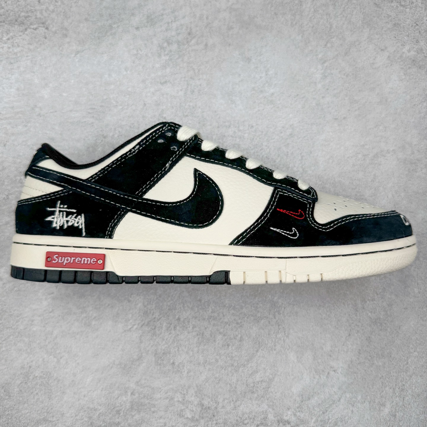 NK Dunk Low 定制配色 MM1089-034 大厂出品 极力推荐 原装头层材料 独家版型蒸餾加工帶來的是更好的视觉和脚感体验大厂纯原品质出货 清洁度 电绣工艺 皮料切割干净无任何毛边 细节完美 实拍调校N版已经零色差零失真 百分百还原实物色彩所见即所得 不存在货不对板色差等低级问题 选购参考实物拍摄 不混卖不参货 只用心做好货严格选品 承诺混一赔十 尺码：36 36.5 37.5 38 38.5 39 40 40.5 41 42 42.5 43 44 44.5 45-选品中心