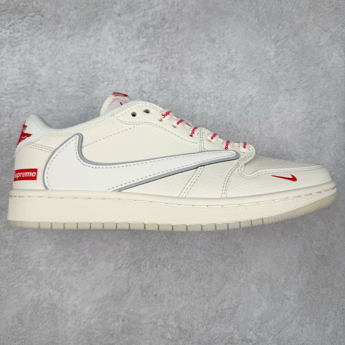 TS x Air Jordan AJ1 Low 倒钩低帮联名定制配色 XX3168-188 原厂内置气垫魔块 A模大底 头层小牛皮 鞋舌AJ原厂专用牛津布+AJ专用反口珍珠布+原厂无杂质高弹内里海棉+特殊封边弹力鞋带 实拍调校N版已经零色差零失真 百分百还原实物色彩所见即所得 不存在货不对板色差等低级问题 选购参考实物拍摄 不混卖不参货 只用心做好货严格选品 承诺混一赔十 尺码：36 36.5 37.5 38 38.5 39 40 40.5 41 42 42.5 43 44 44.5 45-选品中心