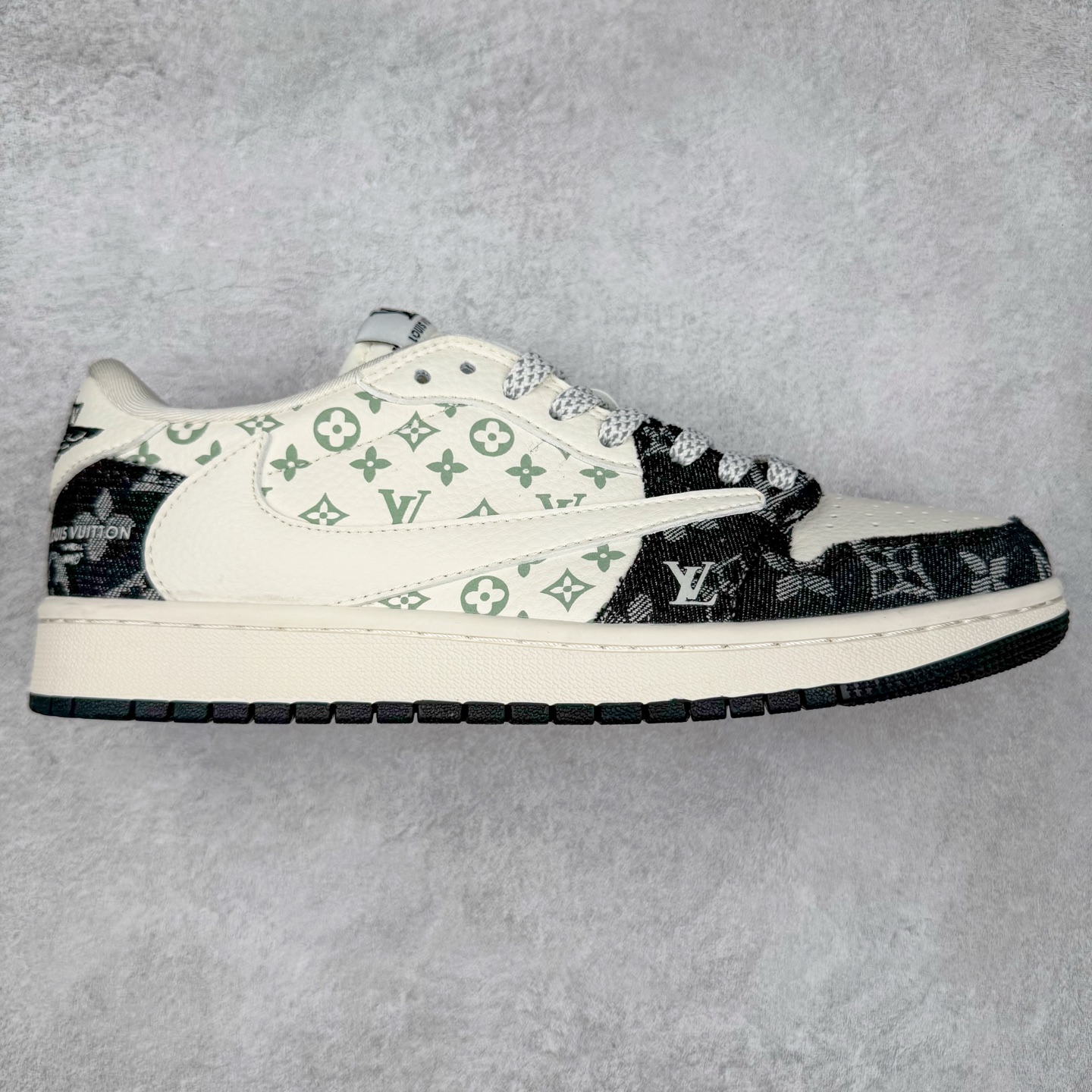 TS x Air Jordan AJ1 Low 倒钩低帮联名定制配色 SJ2068-008 原厂内置气垫魔块 A模大底 头层小牛皮 鞋舌AJ原厂专用牛津布+AJ专用反口珍珠布+原厂无杂质高弹内里海棉+特殊封边弹力鞋带 实拍调校N版已经零色差零失真 百分百还原实物色彩所见即所得 不存在货不对板色差等低级问题 选购参考实物拍摄 不混卖不参货 只用心做好货严格选品 承诺混一赔十 尺码：36 36.5 37.5 38 38.5 39 40 40.5 41 42 42.5 43 44 44.5 45-选品中心