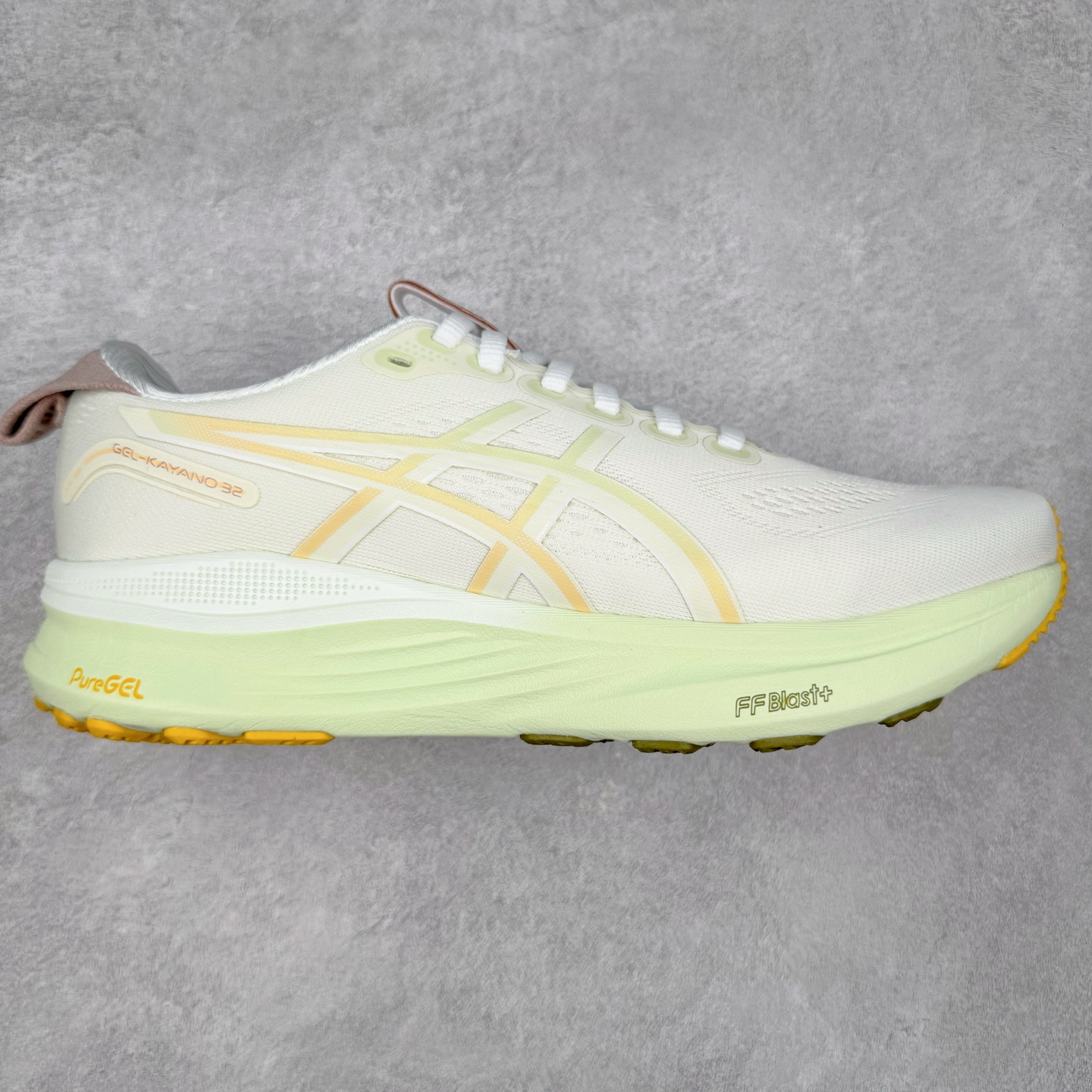 Asics Gel-Kayano 32 亚瑟士卡亚诺32代低帮专业有氧超轻量休闲运动全能慢跑鞋全球知名运动品牌ASICS正式推出新款GEL-KAYANO 32跑鞋，旨在通过全新稳定结构以提升产品可适性，满足跑者的足部稳定需求，让每一位跑者从起跑到结束都能够感受到焕然一新的稳定性与舒适性，从而帮助更多人找到身心平衡，获得自在舒适的健康生活方式。秉持着ASICS亚瑟士的设计哲学，全新一代GEL-KAYANO 32应运而生。为进一步升级产品的稳定性，GEL-KAYANO 采用了全新4D引导系统，通过内侧稳定装置提升可适性，满足足部稳定需求，帮助足弓迅速返回到平衡位置。作为基于生物力学研究打造的全新稳定结构，4D引导系统不仅提升了跑鞋对双脚的支撑性，它还将人体不同的运动状态纳入设计考量，帮助跑者在多种跑动强度下获得充足的稳定性和理想的舒适度。尺码：36 37 37.5 38 39.5 40 40.5 41.5 42 42.5 43.5 44 44.5 45-选品中心