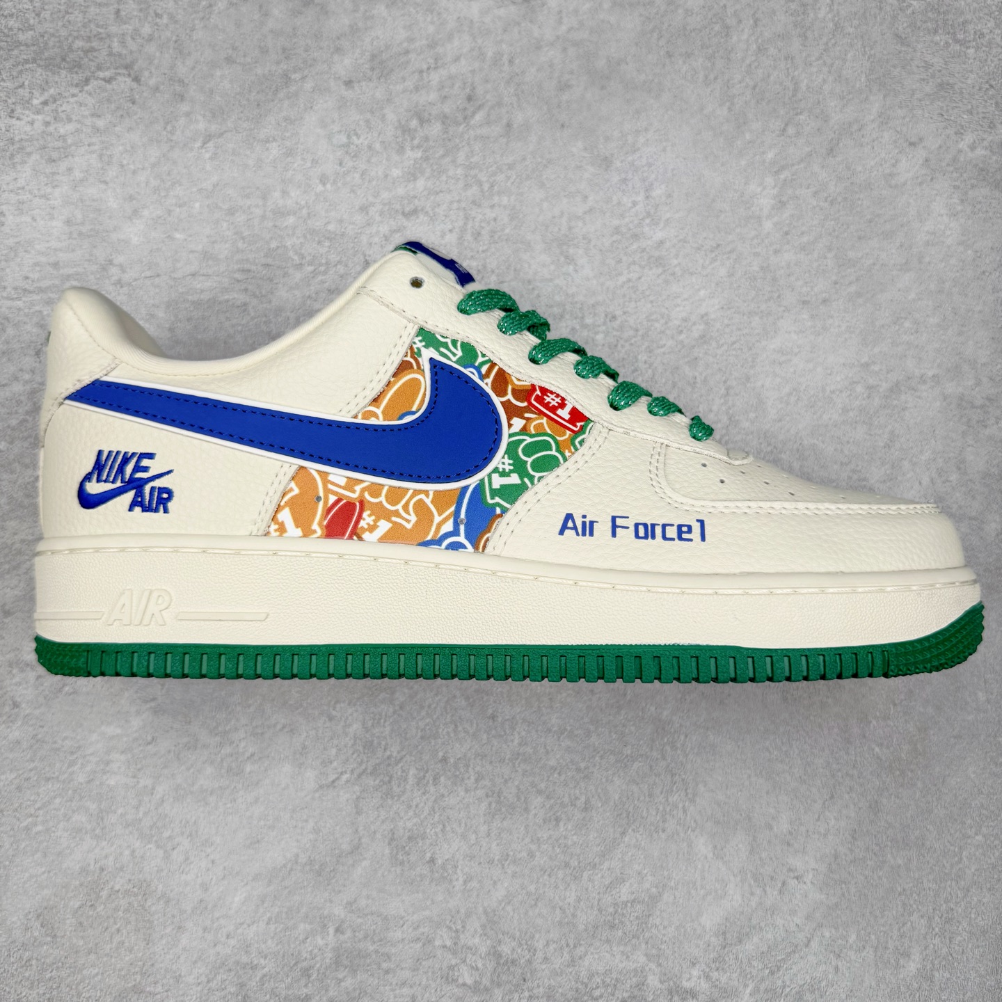 NK Air Force 1´07 Low 空军一号低帮百搭休闲运动板鞋 KJ1688-001 柔软、弹性十足的缓震性能和出色的中底设计 横跨复古与现代的外型结合 造就出风靡全球 三十多年的Force 1 直到今天还深受青睐 实拍调校N版已经零色差零失真 百分百还原实物色彩所见即所得 不存在货不对板色差等低级问题 选购参考实物拍摄 不混卖不参货 只用心做好货严格选品 承诺混一赔十 尺码：36 36.5 37.5 38 38.5 39 40 40.5 41 42 42.5 43 44 44.5 45-选品中心