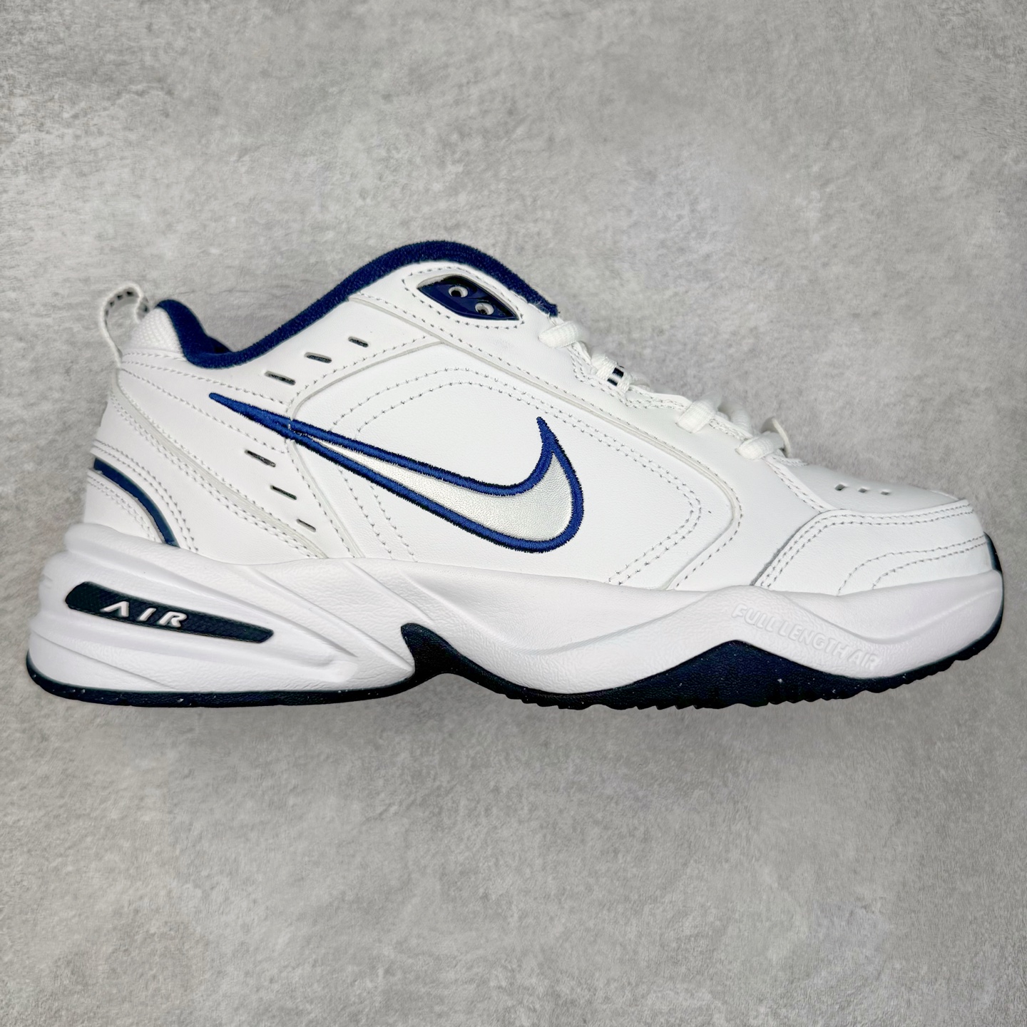 ＃奥莱订单福利 NK Air Monarch IV M2K Tekno 复古运动老爹鞋 复古潮流优质皮革打造鞋面 夸张流线极符 风靡老爹元素 外形延续当下潮流得未来感老爹鞋 设计干净配色风格也带有浓郁的复古感受 极为独特 独家渠道 市面未流通批次 奥莱直播间499 599一样的东西 碾压市面现存所有版本 公司一样的东西 超值回馈 帮你省钱 尺码：39 40 40.5 41 42 42.5 43 44.5-选品中心
