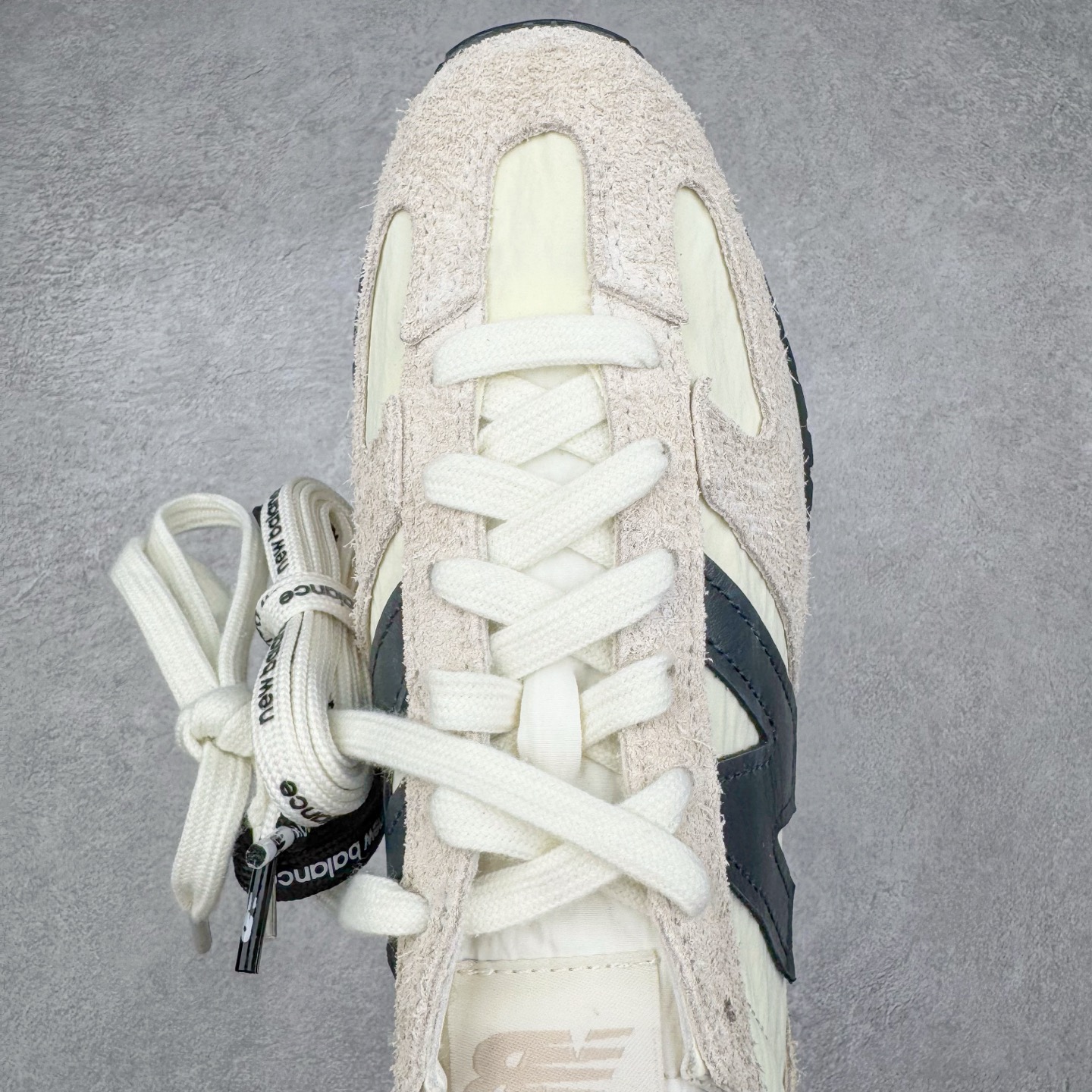 图片[4]-＃总裁 New Balance U471AM NB新百伦织物牛剖层革春夏薄底鞋防滑耐磨平衡轻便低帮生活休闲鞋 原档数据独立私模大底 唯一正确三层组合大底 特高弹切片加持 百分百还原原鞋脚感 NB市场最强产物 防伪原标全套原楦原纸板原厂数据开发 全鞋电脑针车加持 原厂网布 原装进口头层翻毛皮料正确绒感卡色 正确中底拉帮中底网布细节 匠心打造 耗时两个月开发完成 工艺极其复杂难度可想而知 高端零售专供产物 尺码：36 37 37.5 38 38.5 39.5 40 40.5 41.5 42 42.5 43 44 44.5 45 45.5 46.5 47-选品中心