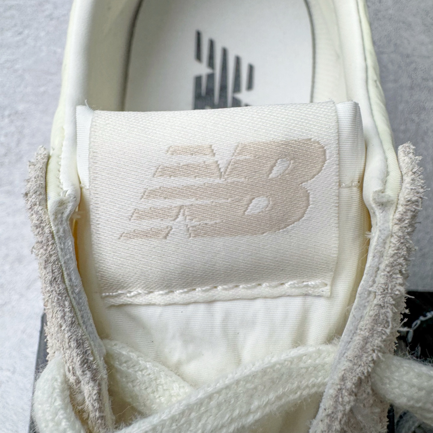 图片[15]-＃总裁 New Balance U471AM NB新百伦织物牛剖层革春夏薄底鞋防滑耐磨平衡轻便低帮生活休闲鞋 原档数据独立私模大底 唯一正确三层组合大底 特高弹切片加持 百分百还原原鞋脚感 NB市场最强产物 防伪原标全套原楦原纸板原厂数据开发 全鞋电脑针车加持 原厂网布 原装进口头层翻毛皮料正确绒感卡色 正确中底拉帮中底网布细节 匠心打造 耗时两个月开发完成 工艺极其复杂难度可想而知 高端零售专供产物 尺码：36 37 37.5 38 38.5 39.5 40 40.5 41.5 42 42.5 43 44 44.5 45 45.5 46.5 47-选品中心