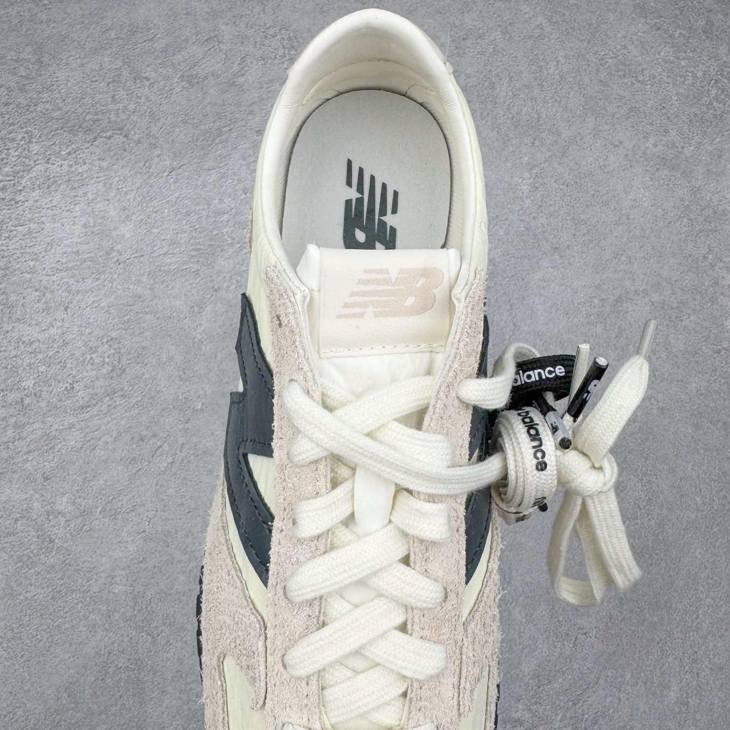 图片[5]-＃总裁 New Balance U471AM NB新百伦织物牛剖层革春夏薄底鞋防滑耐磨平衡轻便低帮生活休闲鞋 原档数据独立私模大底 唯一正确三层组合大底 特高弹切片加持 百分百还原原鞋脚感 NB市场最强产物 防伪原标全套原楦原纸板原厂数据开发 全鞋电脑针车加持 原厂网布 原装进口头层翻毛皮料正确绒感卡色 正确中底拉帮中底网布细节 匠心打造 耗时两个月开发完成 工艺极其复杂难度可想而知 高端零售专供产物 尺码：36 37 37.5 38 38.5 39.5 40 40.5 41.5 42 42.5 43 44 44.5 45 45.5 46.5 47-选品中心