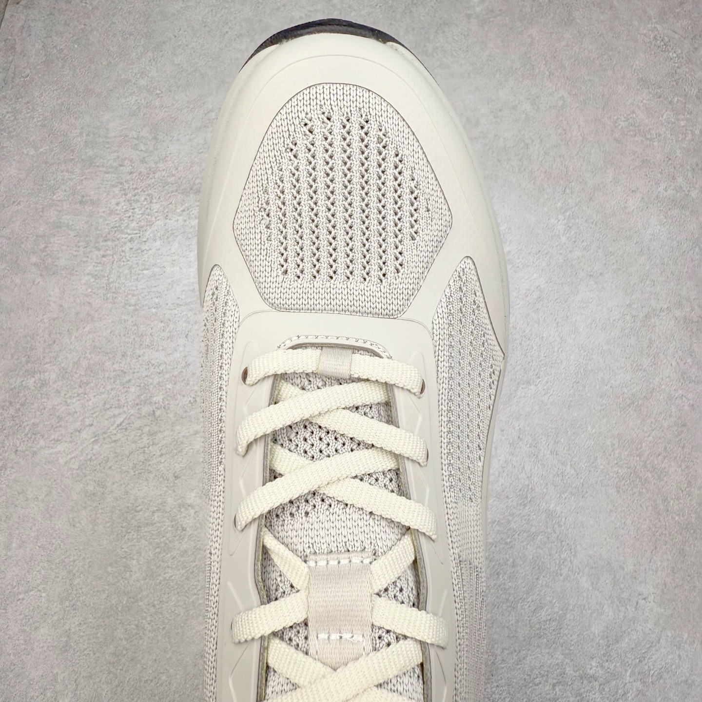 图片[4]-＃HP DESCENTE RUNNING BOA 迪桑特透气防滑耐磨低帮跑步鞋 DESCENTE（迪桑特）创立于1935年，品牌名取自法语词汇，意为“滑降”。品牌箭头标识代表滑雪的三种技术“高速直线滑行”、“穿越”和“侧滑”，也寓意品牌在打造高端专业运动产品中不断追求完美的创新精神，致力于成为中国高端专业滑雪、综训、女子、铁人三项、高尔夫的第一品牌。尺码：39 40 40.5 41 42 42.5 43 44 44.5 45-选品中心