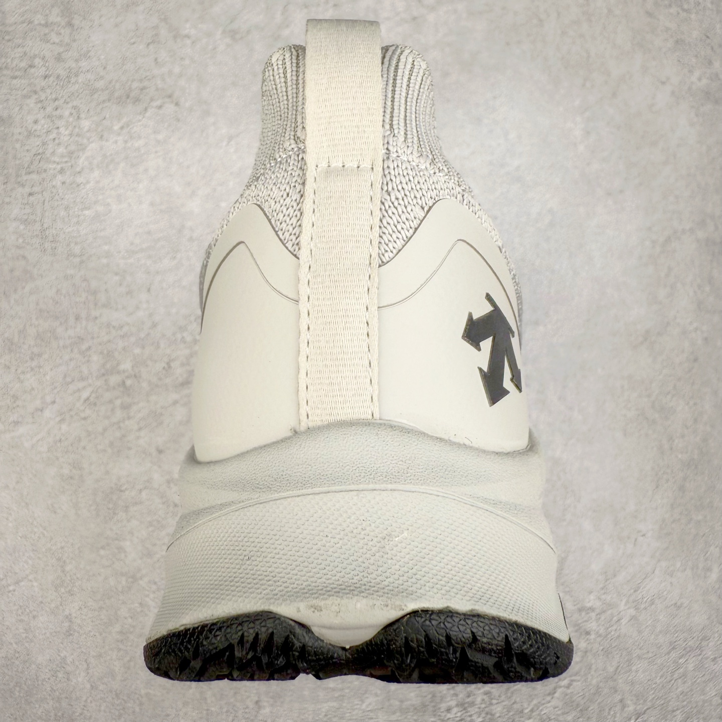 图片[8]-＃HP DESCENTE RUNNING BOA 迪桑特透气防滑耐磨低帮跑步鞋 DESCENTE（迪桑特）创立于1935年，品牌名取自法语词汇，意为“滑降”。品牌箭头标识代表滑雪的三种技术“高速直线滑行”、“穿越”和“侧滑”，也寓意品牌在打造高端专业运动产品中不断追求完美的创新精神，致力于成为中国高端专业滑雪、综训、女子、铁人三项、高尔夫的第一品牌。尺码：39 40 40.5 41 42 42.5 43 44 44.5 45-选品中心