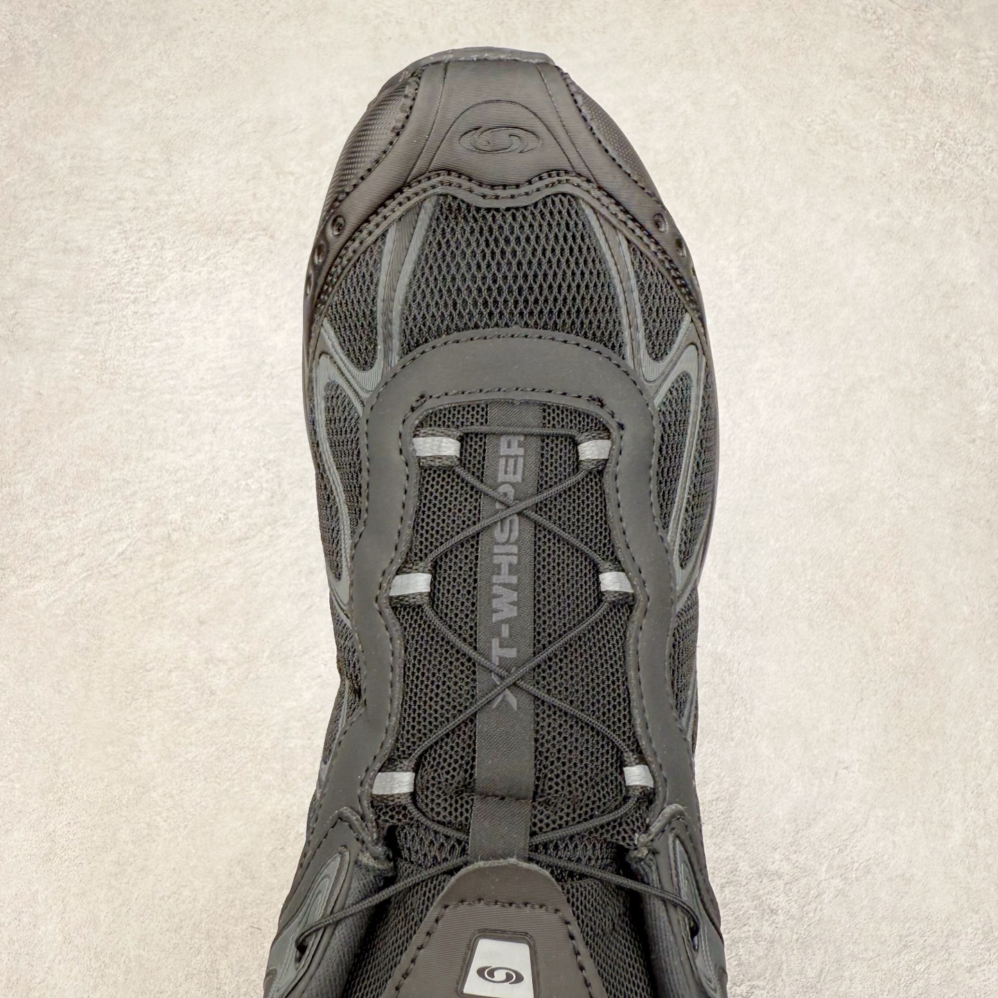 图片[4]-＃HP SALOMON XT-WHISPER 萨洛蒙圆头防滑耐磨低帮休闲越野训练城市通勤跑步鞋 男女同款 浅棕色 纯原外贸平台特供订单 耗时半年巨作 全套原纸板楦头开发 原厂特供网布配套加持 确保原汁原味 完美呈现版型 原档数据独家私模五层组合大底 男女鞋同步官方开发至46.5 原装Ortholite轻量化鞋垫 中底布带钢印编号 原厂TPU锁扣 进口港宝加持 后跟自然饱满 还原公司包裹性 鞋面以“锯齿”状的包裹系统呈现 在基色底之下加入了各种色点缀 将公司的最新技术和时尚前卫的造型融入耐用的长跑款式中 鞋面由 TPU 薄膜制成 并焊接在高耐磨网眼上 使其既时尚又坚固 由 ACS底盘支撑 可增强稳定性和支撑力 以及由橡胶凸耳 Contragrip外底覆盖的 EVA 缓冲中底 旨在应对崎岖的地形 鞋舌上的彩色Salomon 标签、Quicklace 系统以及鞋头、鞋舌和鞋跟上的附加品牌使细节更加完美 让穿着者可以轻松驾驭户外与通勤下的任何运动生活场景 无缝鞋身户外随意纵横 颜值与脚感兼备 出街通勤 绝对非常吸睛 你值得拥有 尺码：36 36.5 37.5 38 38.5 39 40 40.5 41 42 42.5 43 44 44.5 45 46 46.5 注意：偏小1码-选品中心