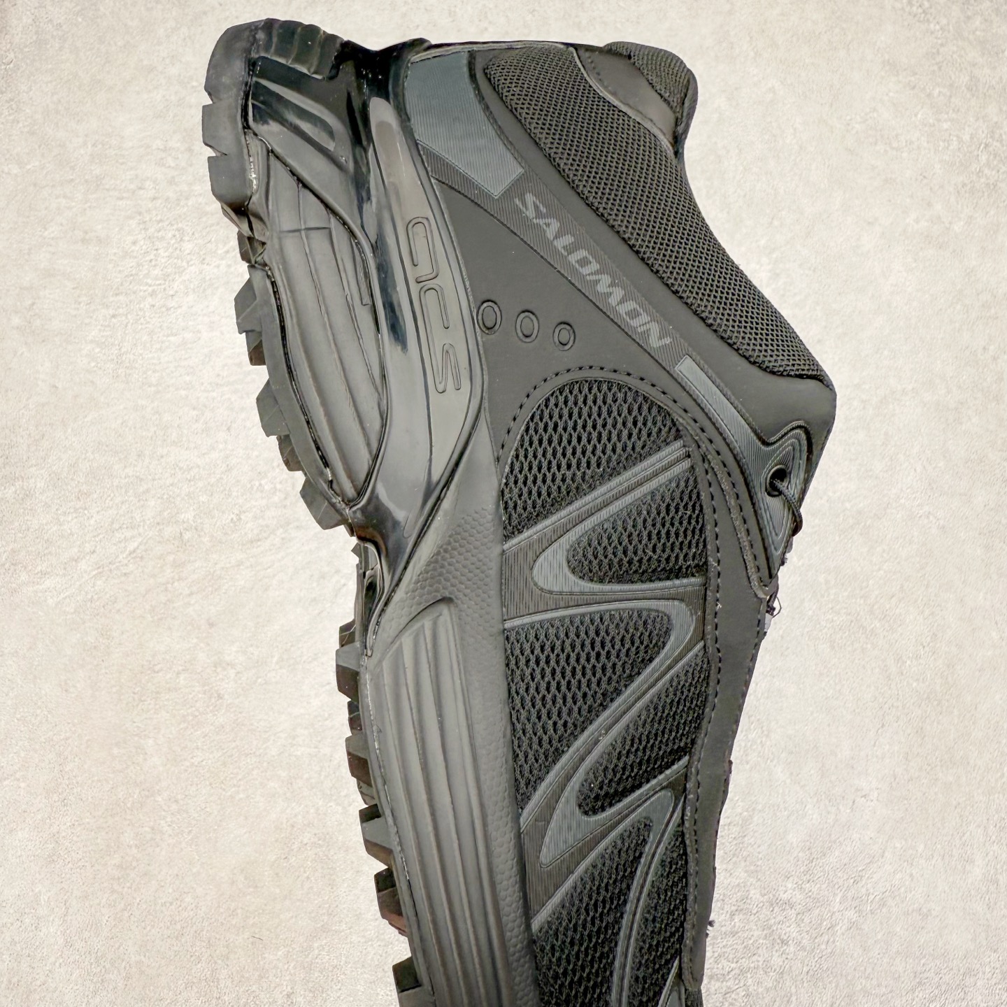 图片[6]-＃HP SALOMON XT-WHISPER 萨洛蒙圆头防滑耐磨低帮休闲越野训练城市通勤跑步鞋 男女同款 浅棕色 纯原外贸平台特供订单 耗时半年巨作 全套原纸板楦头开发 原厂特供网布配套加持 确保原汁原味 完美呈现版型 原档数据独家私模五层组合大底 男女鞋同步官方开发至46.5 原装Ortholite轻量化鞋垫 中底布带钢印编号 原厂TPU锁扣 进口港宝加持 后跟自然饱满 还原公司包裹性 鞋面以“锯齿”状的包裹系统呈现 在基色底之下加入了各种色点缀 将公司的最新技术和时尚前卫的造型融入耐用的长跑款式中 鞋面由 TPU 薄膜制成 并焊接在高耐磨网眼上 使其既时尚又坚固 由 ACS底盘支撑 可增强稳定性和支撑力 以及由橡胶凸耳 Contragrip外底覆盖的 EVA 缓冲中底 旨在应对崎岖的地形 鞋舌上的彩色Salomon 标签、Quicklace 系统以及鞋头、鞋舌和鞋跟上的附加品牌使细节更加完美 让穿着者可以轻松驾驭户外与通勤下的任何运动生活场景 无缝鞋身户外随意纵横 颜值与脚感兼备 出街通勤 绝对非常吸睛 你值得拥有 尺码：36 36.5 37.5 38 38.5 39 40 40.5 41 42 42.5 43 44 44.5 45 46 46.5 注意：偏小1码-选品中心