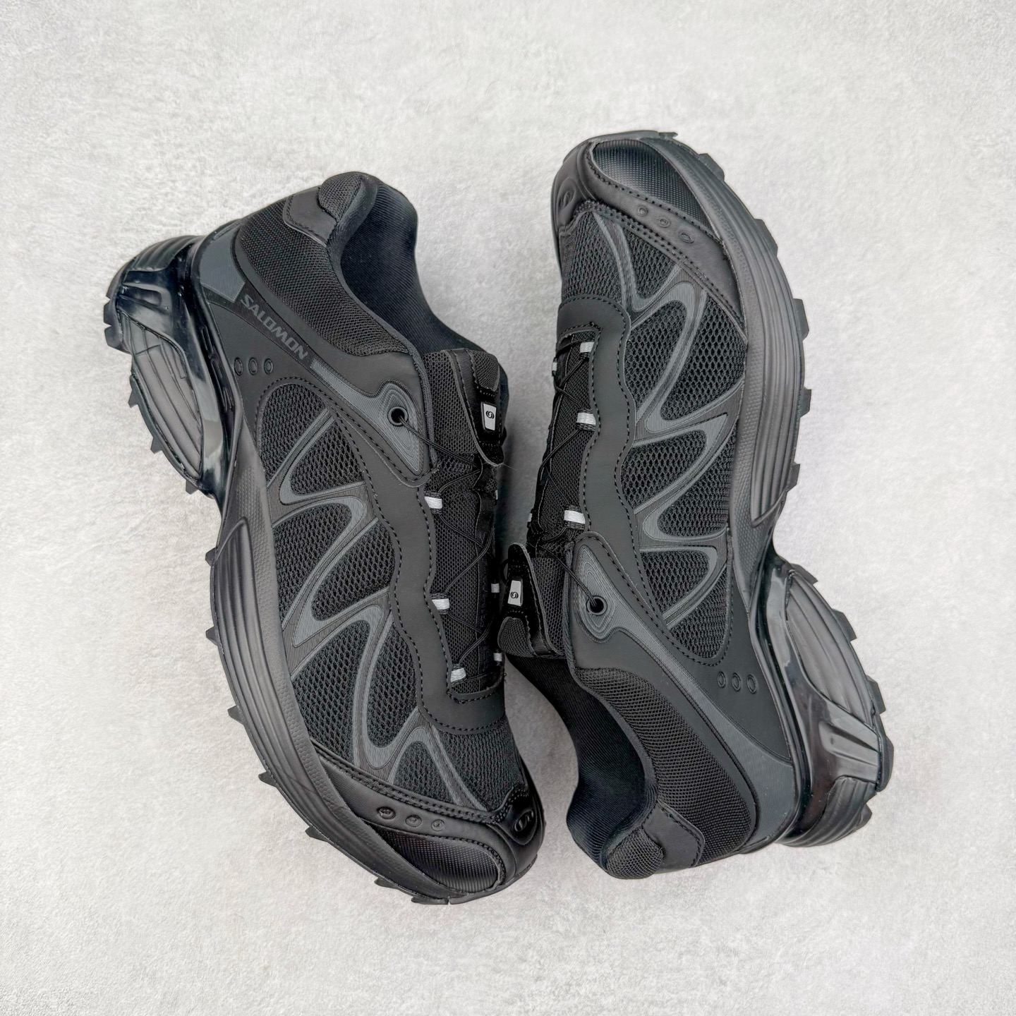 图片[3]-＃HP SALOMON XT-WHISPER 萨洛蒙圆头防滑耐磨低帮休闲越野训练城市通勤跑步鞋 男女同款 浅棕色 纯原外贸平台特供订单 耗时半年巨作 全套原纸板楦头开发 原厂特供网布配套加持 确保原汁原味 完美呈现版型 原档数据独家私模五层组合大底 男女鞋同步官方开发至46.5 原装Ortholite轻量化鞋垫 中底布带钢印编号 原厂TPU锁扣 进口港宝加持 后跟自然饱满 还原公司包裹性 鞋面以“锯齿”状的包裹系统呈现 在基色底之下加入了各种色点缀 将公司的最新技术和时尚前卫的造型融入耐用的长跑款式中 鞋面由 TPU 薄膜制成 并焊接在高耐磨网眼上 使其既时尚又坚固 由 ACS底盘支撑 可增强稳定性和支撑力 以及由橡胶凸耳 Contragrip外底覆盖的 EVA 缓冲中底 旨在应对崎岖的地形 鞋舌上的彩色Salomon 标签、Quicklace 系统以及鞋头、鞋舌和鞋跟上的附加品牌使细节更加完美 让穿着者可以轻松驾驭户外与通勤下的任何运动生活场景 无缝鞋身户外随意纵横 颜值与脚感兼备 出街通勤 绝对非常吸睛 你值得拥有 尺码：36 36.5 37.5 38 38.5 39 40 40.5 41 42 42.5 43 44 44.5 45 46 46.5 注意：偏小1码-选品中心