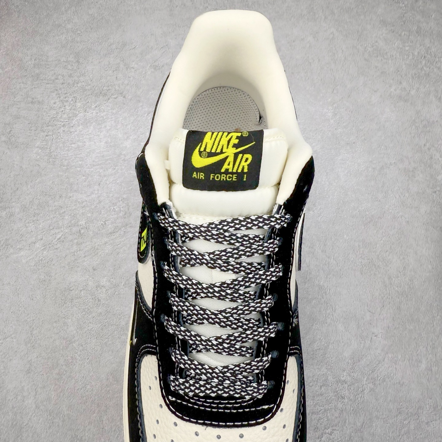 图片[5]-NK Air Force 1´07 Low 空军一号低帮百搭休闲运动板鞋 XL1979-102 柔软、弹性十足的缓震性能和出色的中底设计 横跨复古与现代的外型结合 造就出风靡全球 三十多年的Force 1 直到今天还深受青睐 实拍调校N版已经零色差零失真 百分百还原实物色彩所见即所得 不存在货不对板色差等低级问题 选购参考实物拍摄 不混卖不参货 只用心做好货严格选品 承诺混一赔十 尺码：36 36.5 37.5 38 38.5 39 40 40.5 41 42 42.5 43 44 44.5 45-选品中心