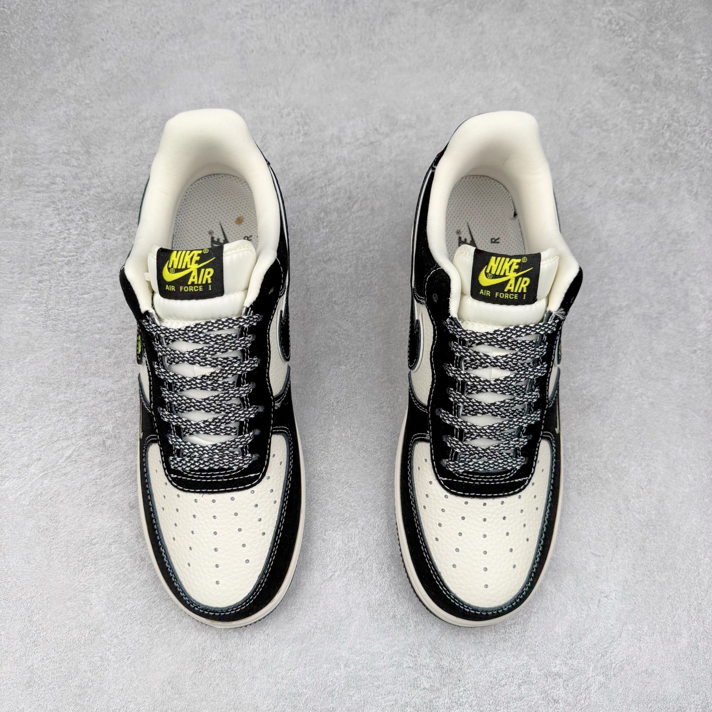 图片[2]-NK Air Force 1´07 Low 空军一号低帮百搭休闲运动板鞋 XL1979-102 柔软、弹性十足的缓震性能和出色的中底设计 横跨复古与现代的外型结合 造就出风靡全球 三十多年的Force 1 直到今天还深受青睐 实拍调校N版已经零色差零失真 百分百还原实物色彩所见即所得 不存在货不对板色差等低级问题 选购参考实物拍摄 不混卖不参货 只用心做好货严格选品 承诺混一赔十 尺码：36 36.5 37.5 38 38.5 39 40 40.5 41 42 42.5 43 44 44.5 45-选品中心