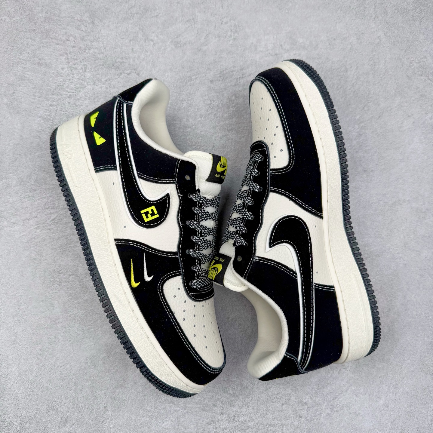 图片[3]-NK Air Force 1´07 Low 空军一号低帮百搭休闲运动板鞋 XL1979-102 柔软、弹性十足的缓震性能和出色的中底设计 横跨复古与现代的外型结合 造就出风靡全球 三十多年的Force 1 直到今天还深受青睐 实拍调校N版已经零色差零失真 百分百还原实物色彩所见即所得 不存在货不对板色差等低级问题 选购参考实物拍摄 不混卖不参货 只用心做好货严格选品 承诺混一赔十 尺码：36 36.5 37.5 38 38.5 39 40 40.5 41 42 42.5 43 44 44.5 45-选品中心