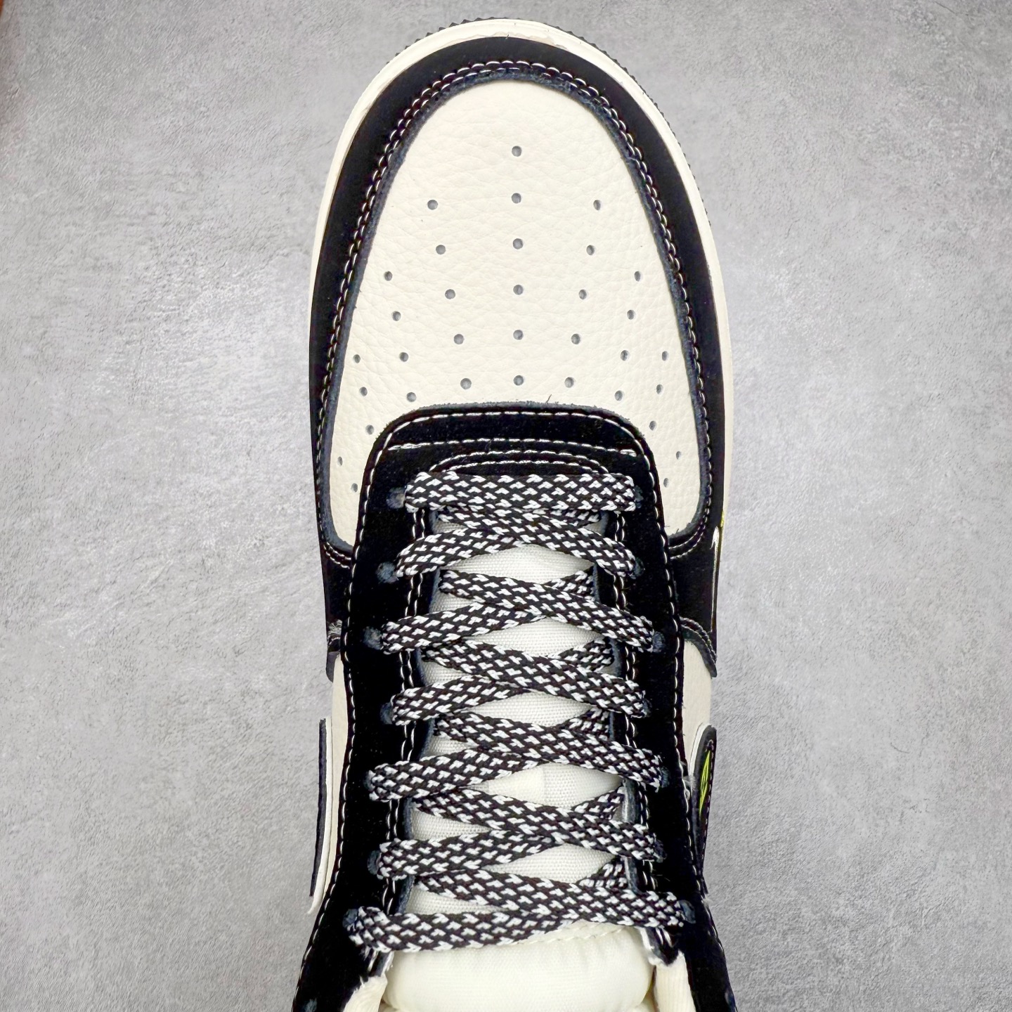 图片[4]-NK Air Force 1´07 Low 空军一号低帮百搭休闲运动板鞋 XL1979-102 柔软、弹性十足的缓震性能和出色的中底设计 横跨复古与现代的外型结合 造就出风靡全球 三十多年的Force 1 直到今天还深受青睐 实拍调校N版已经零色差零失真 百分百还原实物色彩所见即所得 不存在货不对板色差等低级问题 选购参考实物拍摄 不混卖不参货 只用心做好货严格选品 承诺混一赔十 尺码：36 36.5 37.5 38 38.5 39 40 40.5 41 42 42.5 43 44 44.5 45-选品中心