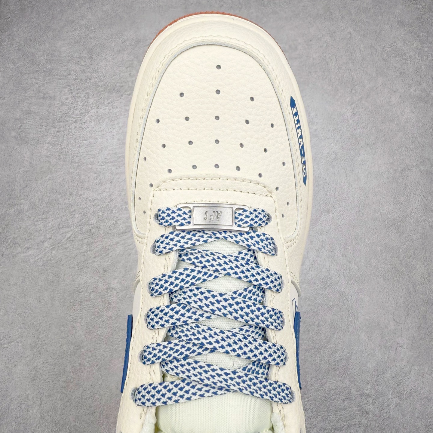 图片[4]-NK Air Force 1´07 Low 空军一号低帮百搭休闲运动板鞋 QW5836-001 柔软、弹性十足的缓震性能和出色的中底设计 横跨复古与现代的外型结合 造就出风靡全球 三十多年的Force 1 直到今天还深受青睐 实拍调校N版已经零色差零失真 百分百还原实物色彩所见即所得 不存在货不对板色差等低级问题 选购参考实物拍摄 不混卖不参货 只用心做好货严格选品 承诺混一赔十 尺码：36 36.5 37.5 38 38.5 39 40 40.5 41 42 42.5 43 44 44.5 45-选品中心