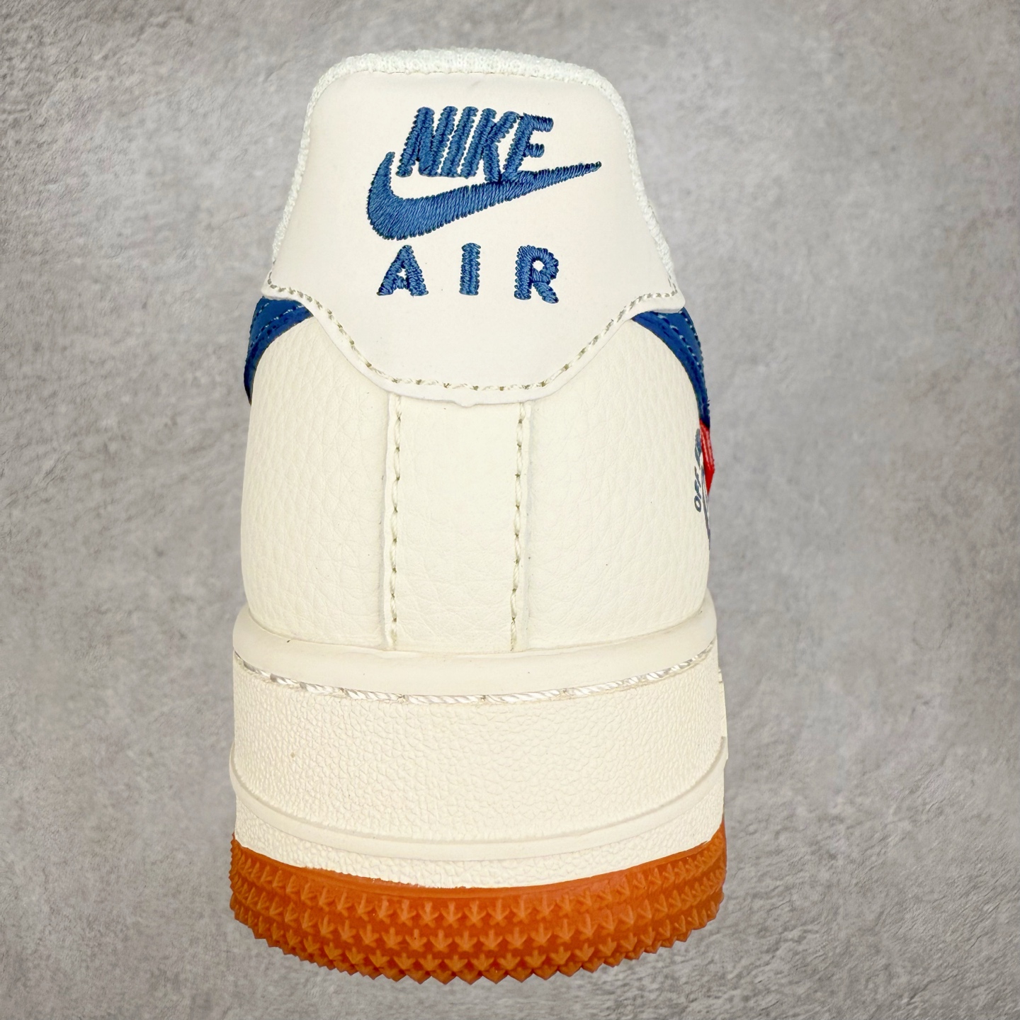 图片[8]-NK Air Force 1´07 Low 空军一号低帮百搭休闲运动板鞋 QW5836-001 柔软、弹性十足的缓震性能和出色的中底设计 横跨复古与现代的外型结合 造就出风靡全球 三十多年的Force 1 直到今天还深受青睐 实拍调校N版已经零色差零失真 百分百还原实物色彩所见即所得 不存在货不对板色差等低级问题 选购参考实物拍摄 不混卖不参货 只用心做好货严格选品 承诺混一赔十 尺码：36 36.5 37.5 38 38.5 39 40 40.5 41 42 42.5 43 44 44.5 45-选品中心