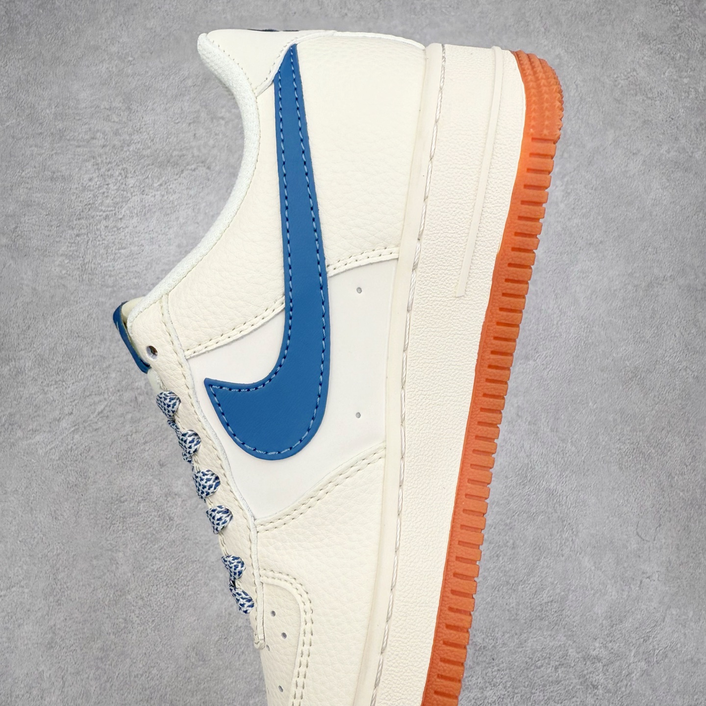 图片[7]-NK Air Force 1´07 Low 空军一号低帮百搭休闲运动板鞋 QW5836-001 柔软、弹性十足的缓震性能和出色的中底设计 横跨复古与现代的外型结合 造就出风靡全球 三十多年的Force 1 直到今天还深受青睐 实拍调校N版已经零色差零失真 百分百还原实物色彩所见即所得 不存在货不对板色差等低级问题 选购参考实物拍摄 不混卖不参货 只用心做好货严格选品 承诺混一赔十 尺码：36 36.5 37.5 38 38.5 39 40 40.5 41 42 42.5 43 44 44.5 45-选品中心