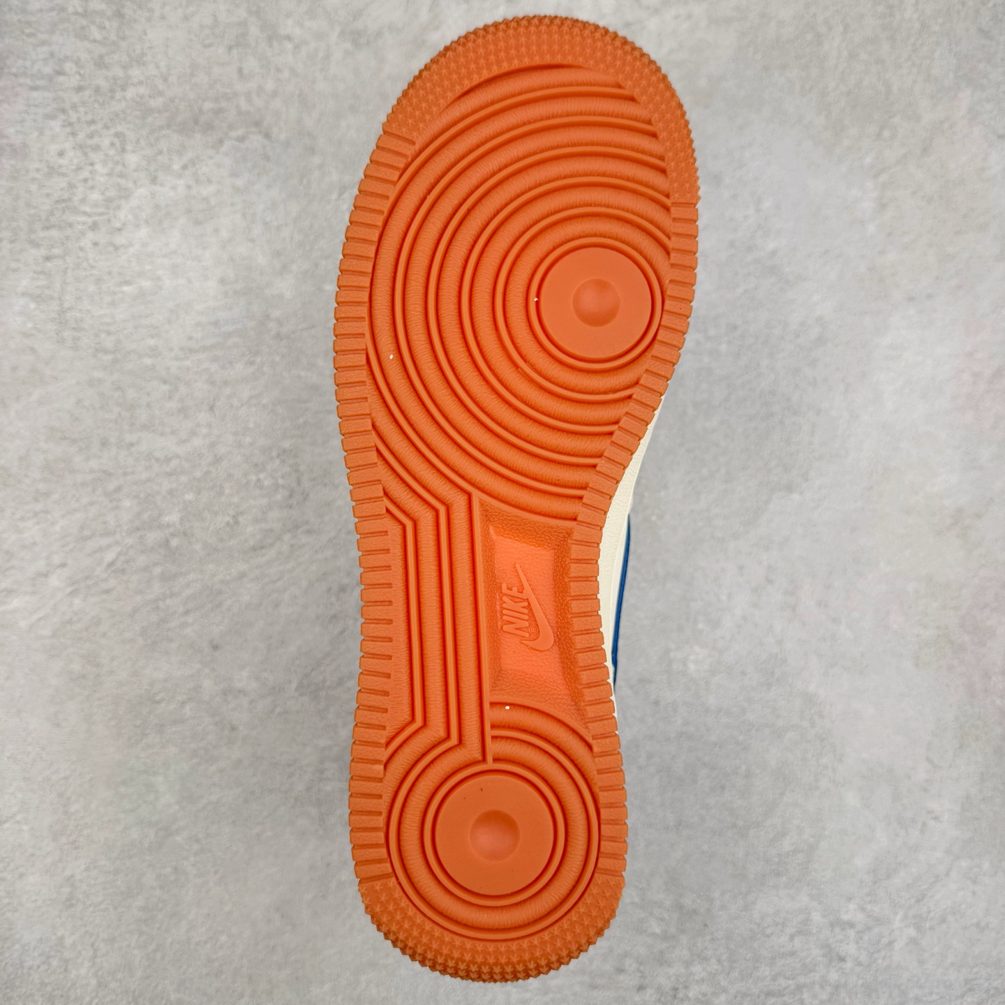 图片[9]-NK Air Force 1´07 Low 空军一号低帮百搭休闲运动板鞋 QW5836-001 柔软、弹性十足的缓震性能和出色的中底设计 横跨复古与现代的外型结合 造就出风靡全球 三十多年的Force 1 直到今天还深受青睐 实拍调校N版已经零色差零失真 百分百还原实物色彩所见即所得 不存在货不对板色差等低级问题 选购参考实物拍摄 不混卖不参货 只用心做好货严格选品 承诺混一赔十 尺码：36 36.5 37.5 38 38.5 39 40 40.5 41 42 42.5 43 44 44.5 45-选品中心