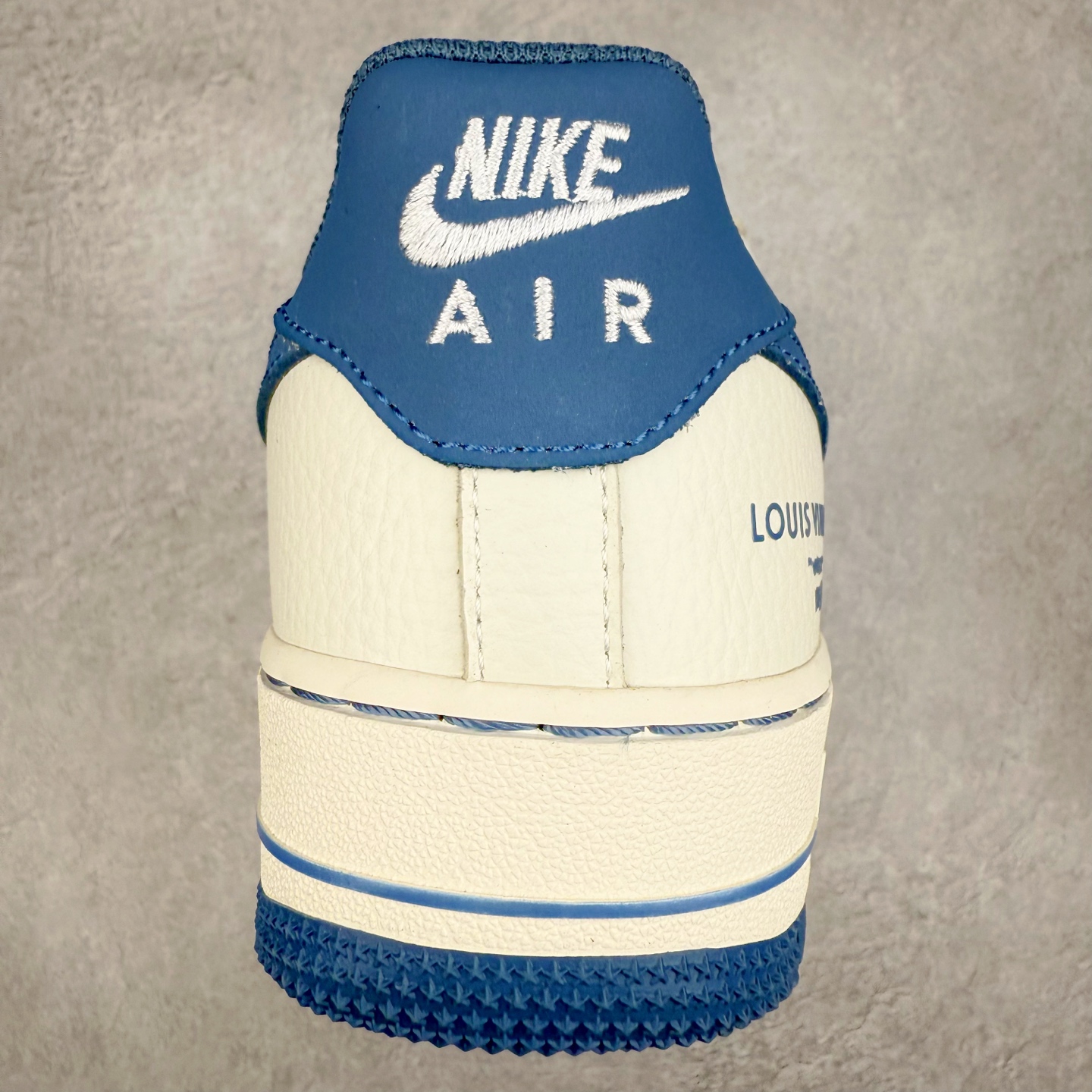 图片[8]-NK Air Force 1´07 Low 空军一号低帮百搭休闲运动板鞋 LW9279-019 柔软、弹性十足的缓震性能和出色的中底设计 横跨复古与现代的外型结合 造就出风靡全球 三十多年的Force 1 直到今天还深受青睐 实拍调校N版已经零色差零失真 百分百还原实物色彩所见即所得 不存在货不对板色差等低级问题 选购参考实物拍摄 不混卖不参货 只用心做好货严格选品 承诺混一赔十 尺码：36 36.5 37.5 38 38.5 39 40 40.5 41 42 42.5 43 44 44.5 45-选品中心