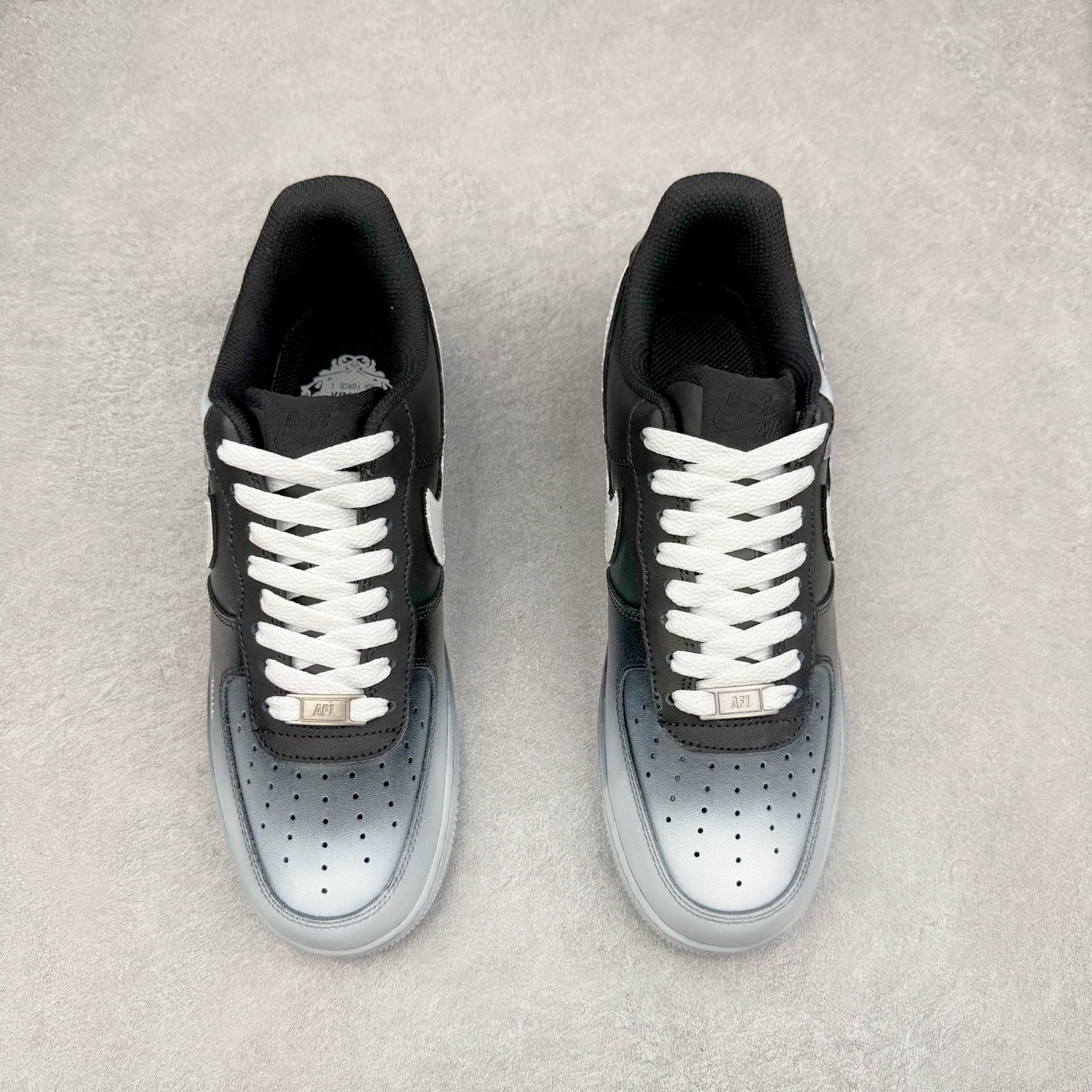 图片[2]-NK Air Force 1´07 Low 空军一号低帮百搭休闲运动板鞋 CW2288-018 柔软、弹性十足的缓震性能和出色的中底设计 横跨复古与现代的外型结合 造就出风靡全球 三十多年的Force 1 直到今天还深受青睐 实拍调校N版已经零色差零失真 百分百还原实物色彩所见即所得 不存在货不对板色差等低级问题 选购参考实物拍摄 不混卖不参货 只用心做好货严格选品 承诺混一赔十 尺码：36 36.5 37.5 38 38.5 39 40 40.5 41 42 42.5 43 44 44.5 45-选品中心