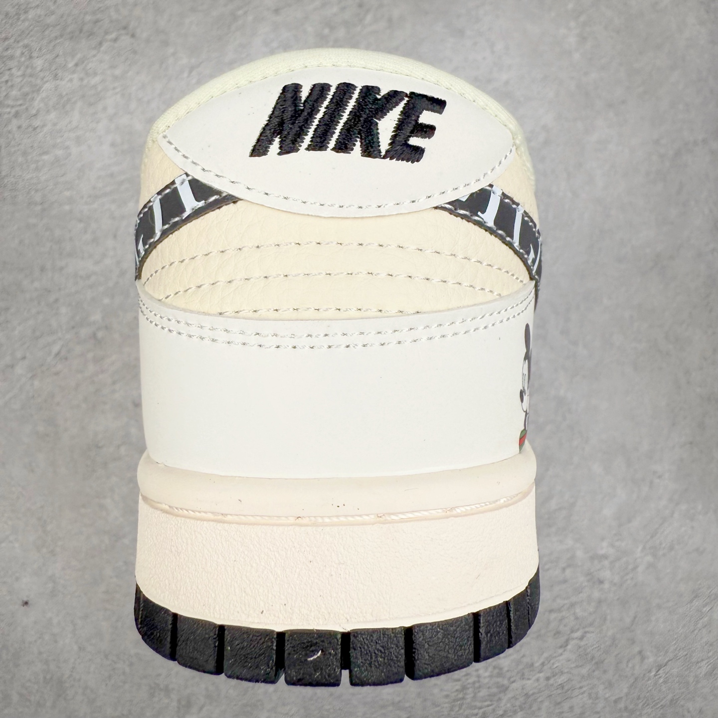 图片[8]-NK Dunk Low 定制配色 KK1333-041 大厂出品 极力推荐 原装头层材料 独家版型蒸餾加工帶來的是更好的视觉和脚感体验大厂纯原品质出货 清洁度 电绣工艺 皮料切割干净无任何毛边 细节完美 实拍调校N版已经零色差零失真 百分百还原实物色彩所见即所得 不存在货不对板色差等低级问题 选购参考实物拍摄 不混卖不参货 只用心做好货严格选品 承诺混一赔十 尺码：36 36.5 37.5 38 38.5 39 40 40.5 41 42 42.5 43 44 44.5 45-选品中心