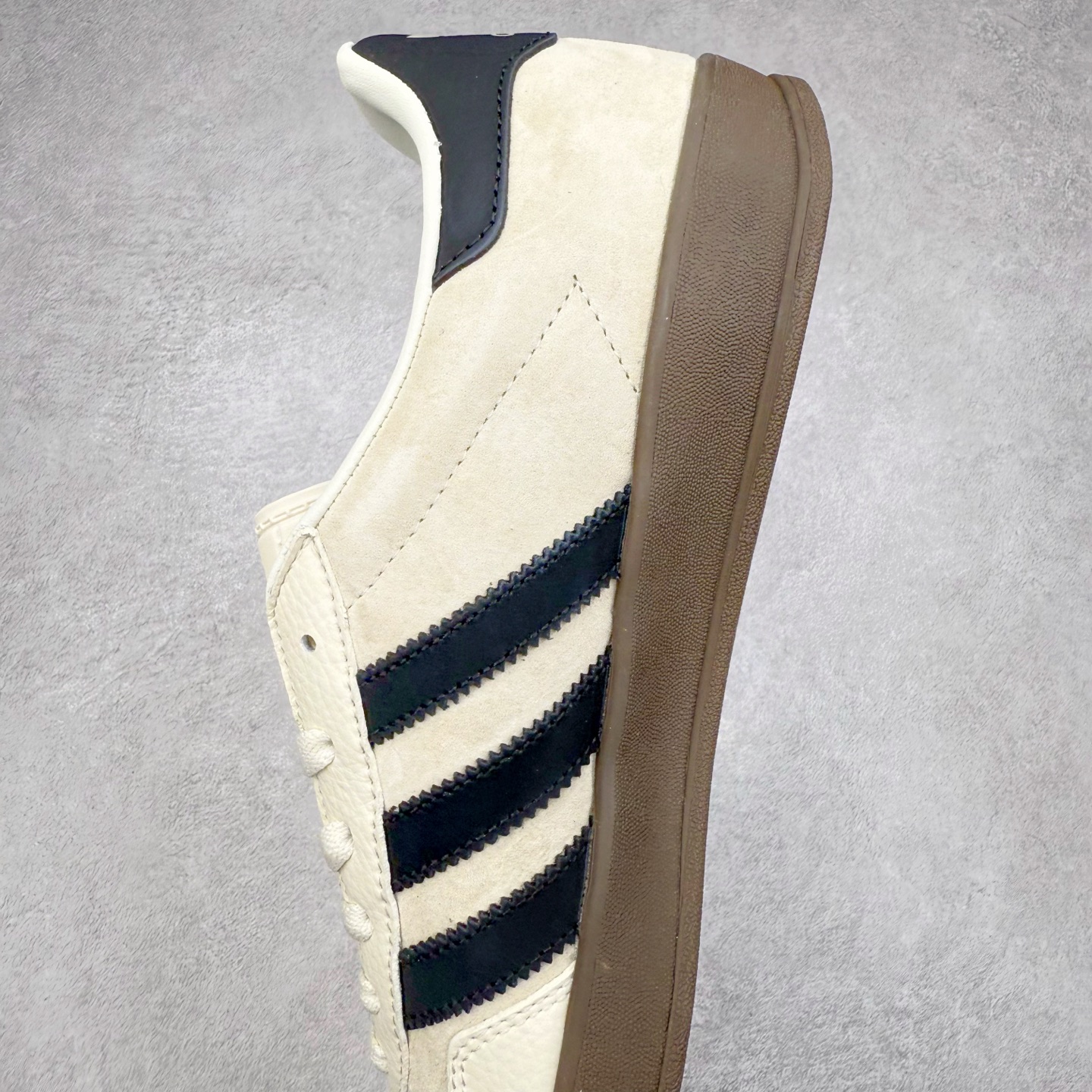图片[7]-＃C2 AD Gazelle Indoor Trainers 羚羊内训系列低帮复古百搭休闲运动德训风板鞋 DD6601 90年代经典的复刻版！自60年代以足球训练鞋面世以来,Gazelle就以其经典设计席卷全球。1991年版本的复刻,再造经典Gazelle。采用皮革打造,搭配浊色细节,让这款经典更加简约。尺码：36 36⅔ 37⅓ 38 38⅔ 39⅓ 40 40⅔ 41⅓ 42 42⅔ 43⅓ 44⅓ 44⅔ 45-选品中心