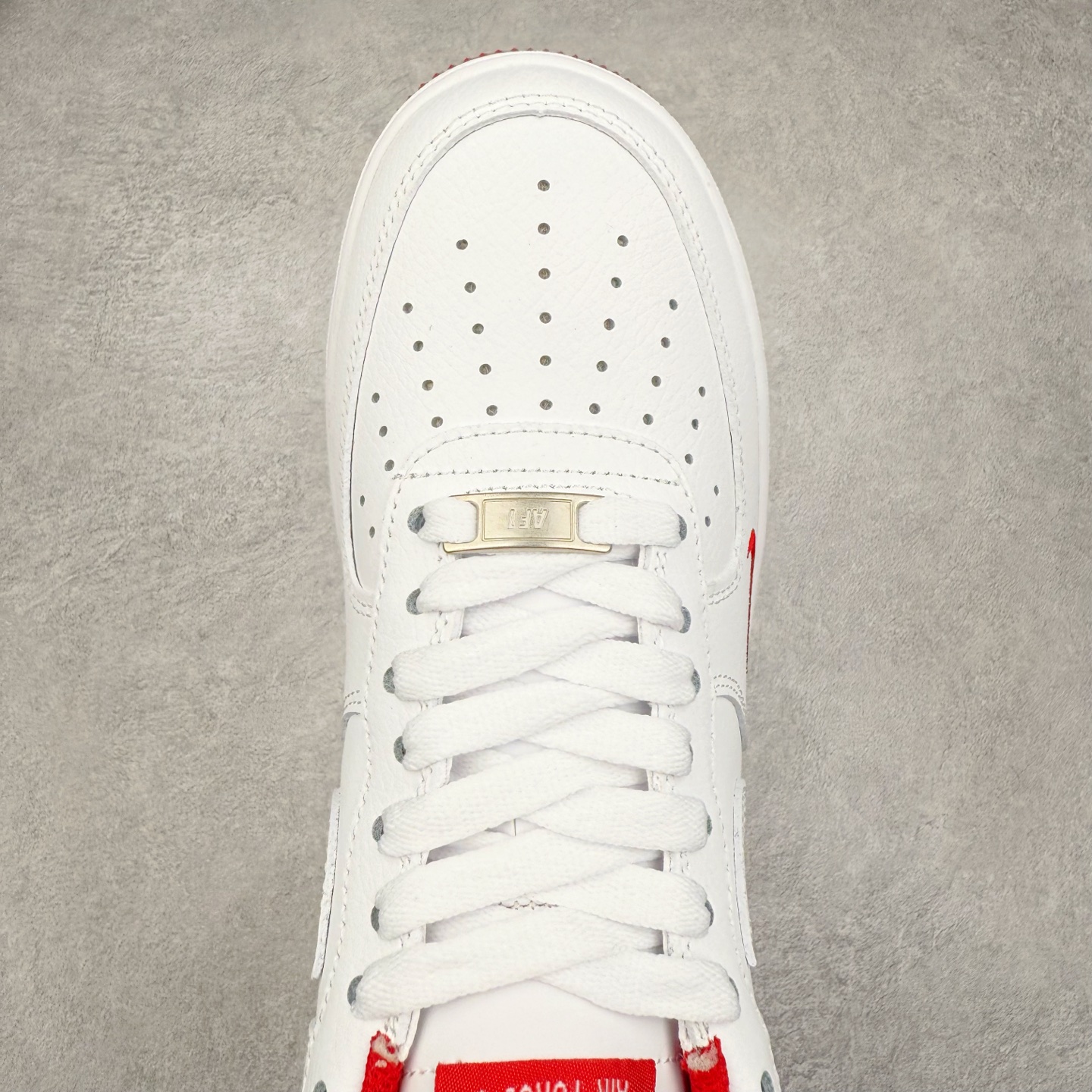 图片[4]-NK Air Force 1´07 Low 空军一号低帮百搭休闲运动板鞋 ZH0316-103 柔软、弹性十足的缓震性能和出色的中底设计 横跨复古与现代的外型结合 造就出风靡全球 三十多年的Force 1 直到今天还深受青睐 实拍调校N版已经零色差零失真 百分百还原实物色彩所见即所得 不存在货不对板色差等低级问题 选购参考实物拍摄 不混卖不参货 只用心做好货严格选品 承诺混一赔十 尺码：36 36.5 37.5 38 38.5 39 40 40.5 41 42 42.5 43 44 44.5 45-选品中心