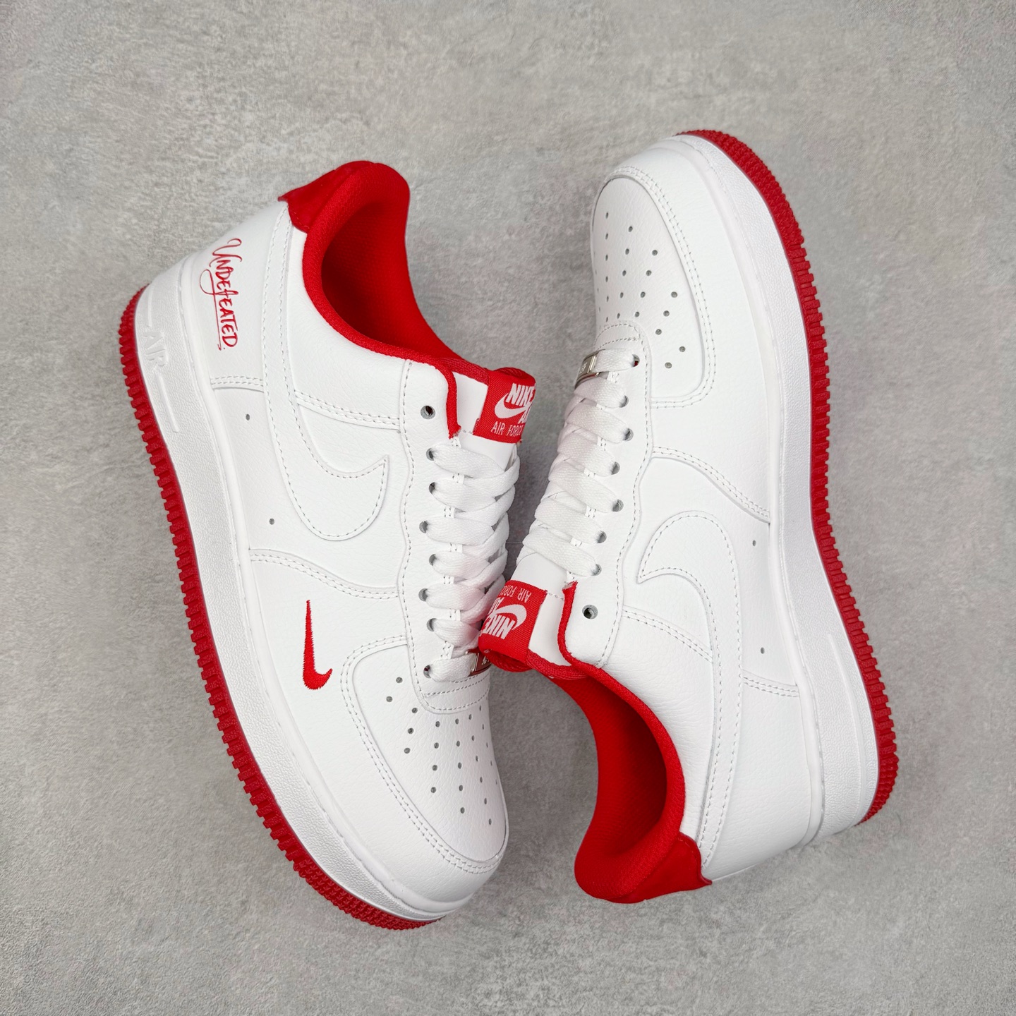 图片[3]-NK Air Force 1´07 Low 空军一号低帮百搭休闲运动板鞋 ZH0316-103 柔软、弹性十足的缓震性能和出色的中底设计 横跨复古与现代的外型结合 造就出风靡全球 三十多年的Force 1 直到今天还深受青睐 实拍调校N版已经零色差零失真 百分百还原实物色彩所见即所得 不存在货不对板色差等低级问题 选购参考实物拍摄 不混卖不参货 只用心做好货严格选品 承诺混一赔十 尺码：36 36.5 37.5 38 38.5 39 40 40.5 41 42 42.5 43 44 44.5 45-选品中心