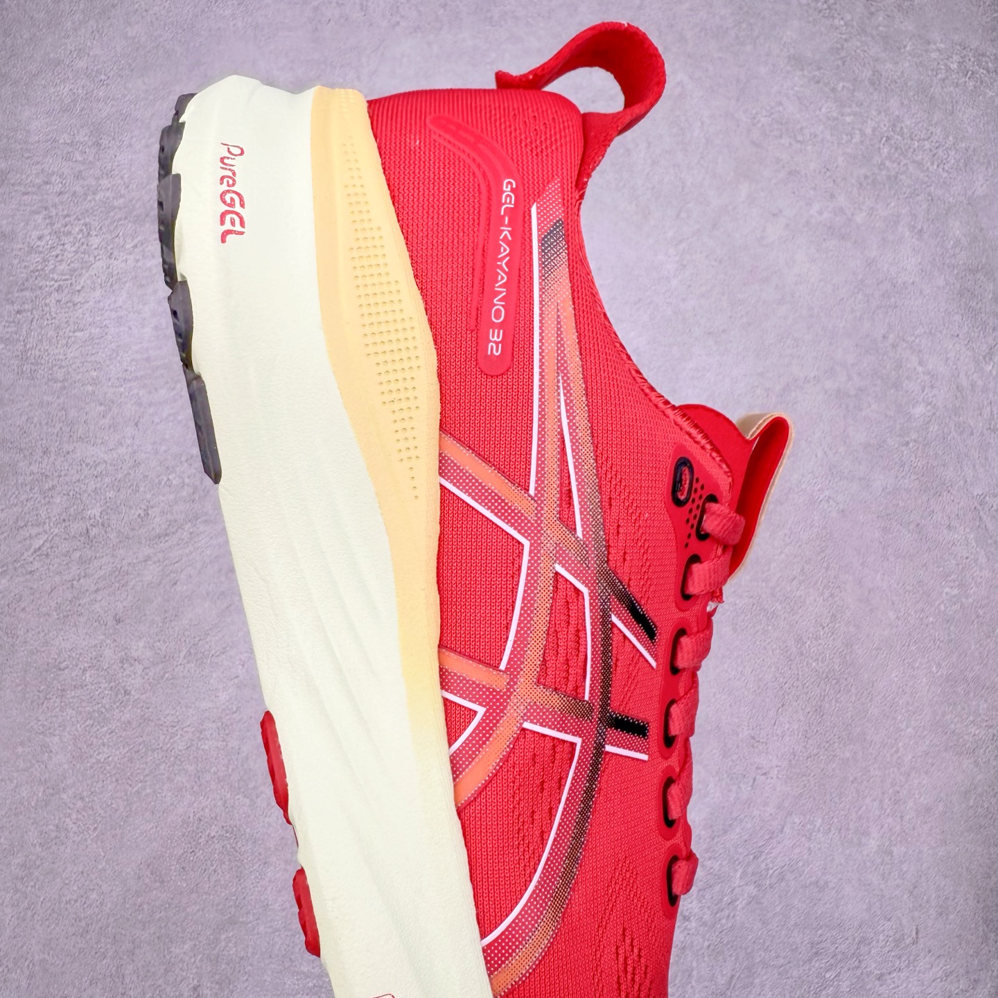 图片[6]-Asics Gel-Kayano 32 亚瑟士卡亚诺32代低帮专业有氧超轻量休闲运动全能慢跑鞋全球知名运动品牌ASICS正式推出新款GEL-KAYANO 32跑鞋，旨在通过全新稳定结构以提升产品可适性，满足跑者的足部稳定需求，让每一位跑者从起跑到结束都能够感受到焕然一新的稳定性与舒适性，从而帮助更多人找到身心平衡，获得自在舒适的健康生活方式。秉持着ASICS亚瑟士的设计哲学，全新一代GEL-KAYANO 32应运而生。为进一步升级产品的稳定性，GEL-KAYANO 采用了全新4D引导系统，通过内侧稳定装置提升可适性，满足足部稳定需求，帮助足弓迅速返回到平衡位置。作为基于生物力学研究打造的全新稳定结构，4D引导系统不仅提升了跑鞋对双脚的支撑性，它还将人体不同的运动状态纳入设计考量，帮助跑者在多种跑动强度下获得充足的稳定性和理想的舒适度。尺码：36 37 37.5 38 39.5 40 40.5 41.5 42 42.5 43.5 44 44.5 45-选品中心