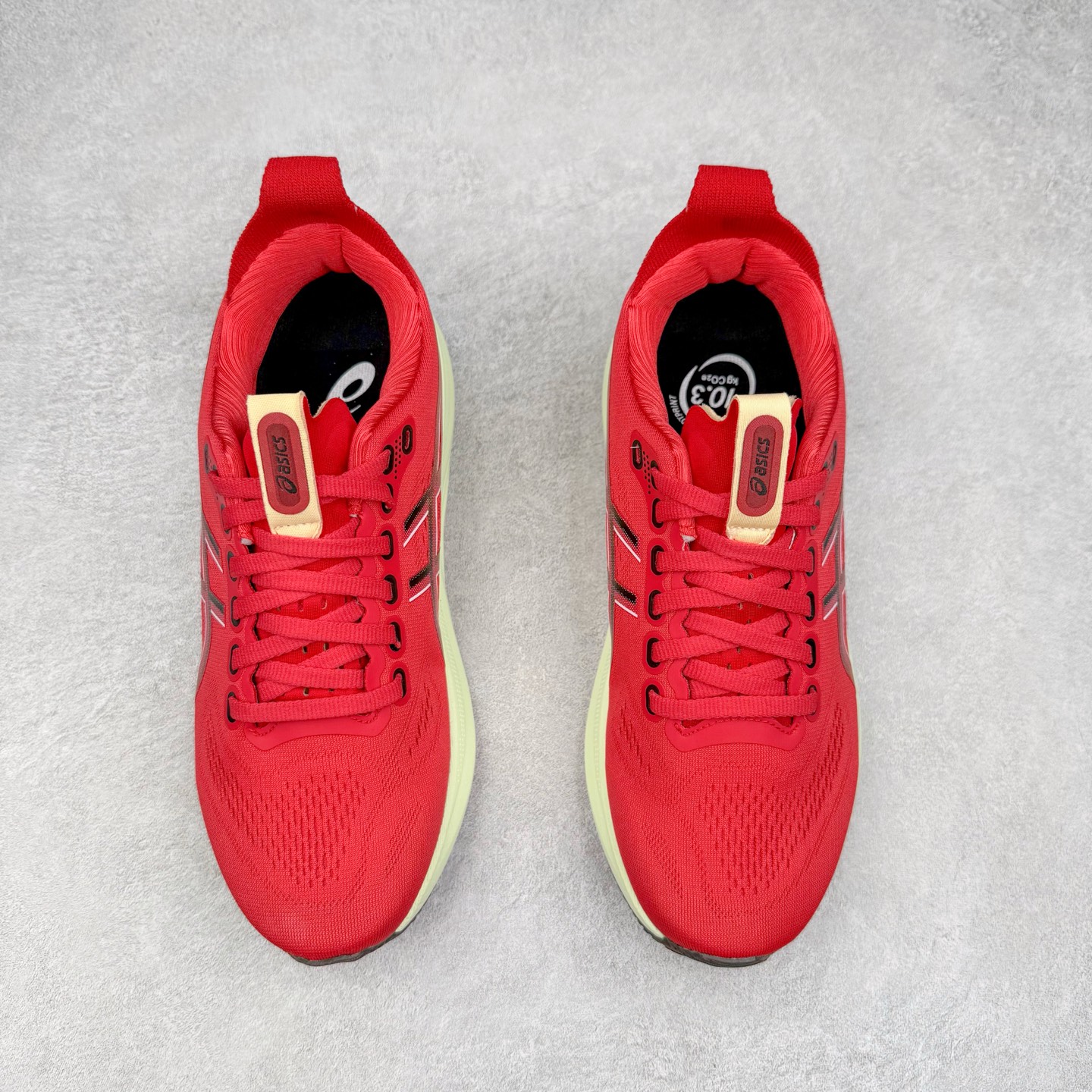 图片[2]-Asics Gel-Kayano 32 亚瑟士卡亚诺32代低帮专业有氧超轻量休闲运动全能慢跑鞋全球知名运动品牌ASICS正式推出新款GEL-KAYANO 32跑鞋，旨在通过全新稳定结构以提升产品可适性，满足跑者的足部稳定需求，让每一位跑者从起跑到结束都能够感受到焕然一新的稳定性与舒适性，从而帮助更多人找到身心平衡，获得自在舒适的健康生活方式。秉持着ASICS亚瑟士的设计哲学，全新一代GEL-KAYANO 32应运而生。为进一步升级产品的稳定性，GEL-KAYANO 采用了全新4D引导系统，通过内侧稳定装置提升可适性，满足足部稳定需求，帮助足弓迅速返回到平衡位置。作为基于生物力学研究打造的全新稳定结构，4D引导系统不仅提升了跑鞋对双脚的支撑性，它还将人体不同的运动状态纳入设计考量，帮助跑者在多种跑动强度下获得充足的稳定性和理想的舒适度。尺码：36 37 37.5 38 39.5 40 40.5 41.5 42 42.5 43.5 44 44.5 45-选品中心