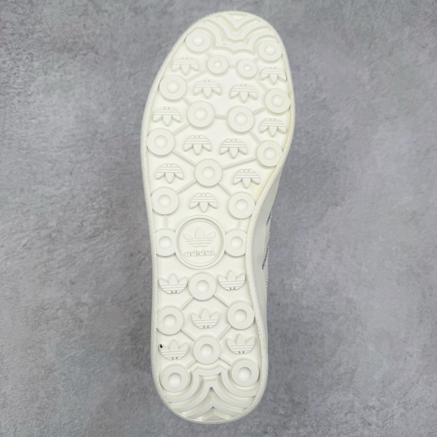 图片[9]-＃C2 AD Gazelle Indoor Trainers 羚羊内训系列低帮复古百搭休闲运动德训风板鞋 DD6606 90年代经典的复刻版！自60年代以足球训练鞋面世以来,Gazelle就以其经典设计席卷全球。1991年版本的复刻,再造经典Gazelle。采用皮革打造,搭配浊色细节,让这款经典更加简约。尺码：36 36⅔ 37⅓ 38 38⅔ 39⅓ 40 40⅔ 41⅓ 42 42⅔ 43⅓ 44⅓ 44⅔ 45-选品中心