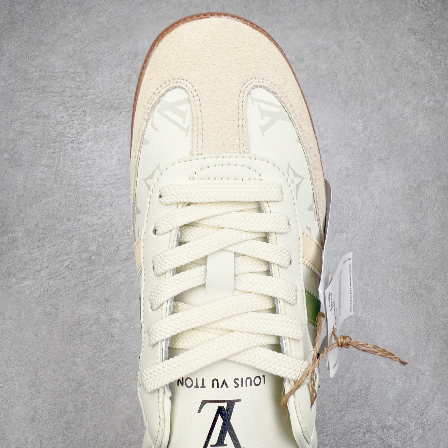 图片[4]-＃C2 AD Original Samba OG 复古经典轻便板鞋 定制配色 GJ75809 这款桑巴鞋展示了高质量的工艺 带有装饰的超锁缝制和无缝的手感 柔软、柔软的皮革造型和标志性的3条纹完成了精致的外观 正规合身鞋带 鞋面上有绒面鞋垫 橡胶鞋底 享受正畸套筒软感 自50年代首次亮相以来就一直在赢得粉丝的青睐 尺码：36 36.5 37.5 38 38.5 39 40 40.5 41 42 42.5 43 44 44.5 45-选品中心