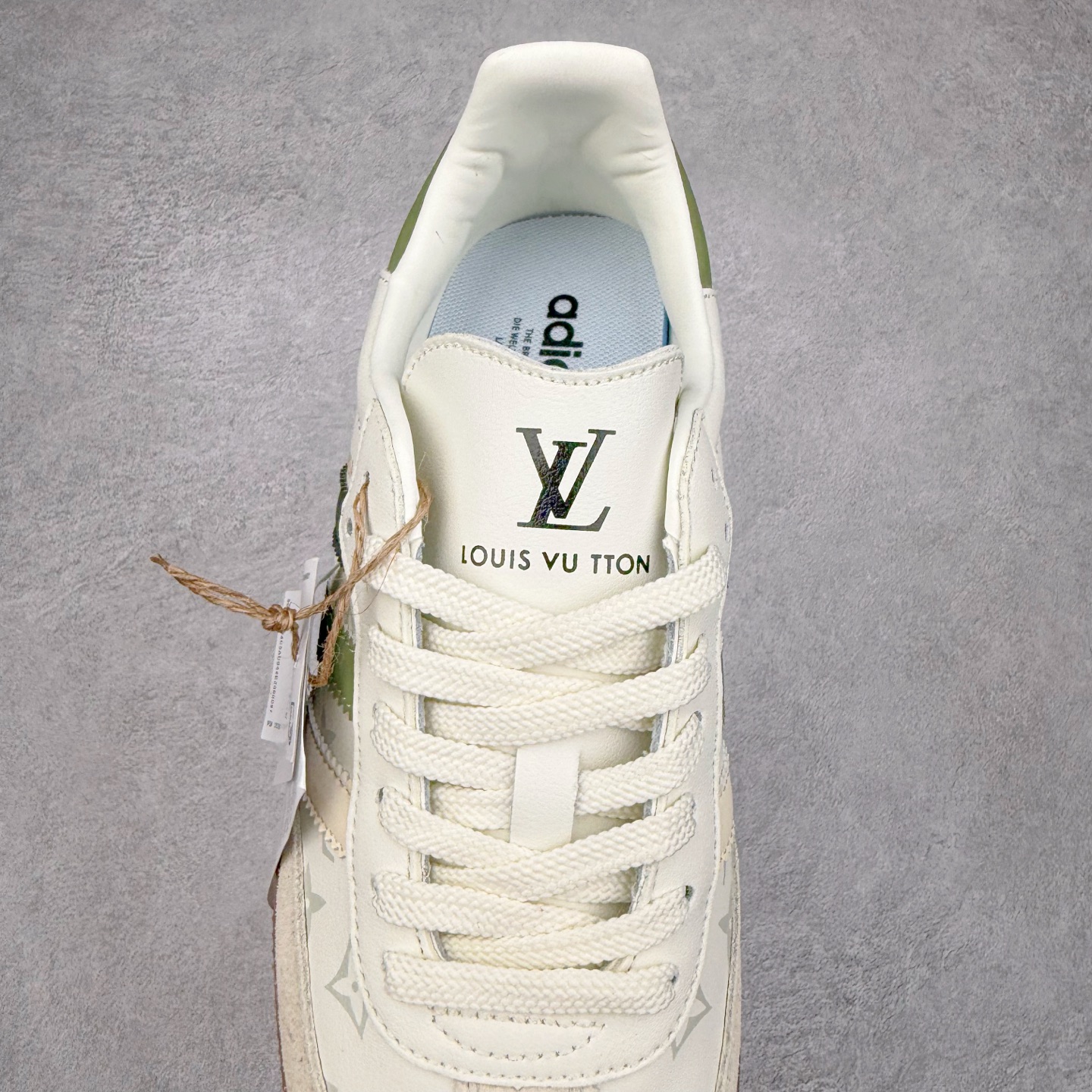 图片[5]-＃C2 AD Original Samba OG 复古经典轻便板鞋 定制配色 GJ75809 这款桑巴鞋展示了高质量的工艺 带有装饰的超锁缝制和无缝的手感 柔软、柔软的皮革造型和标志性的3条纹完成了精致的外观 正规合身鞋带 鞋面上有绒面鞋垫 橡胶鞋底 享受正畸套筒软感 自50年代首次亮相以来就一直在赢得粉丝的青睐 尺码：36 36.5 37.5 38 38.5 39 40 40.5 41 42 42.5 43 44 44.5 45-选品中心