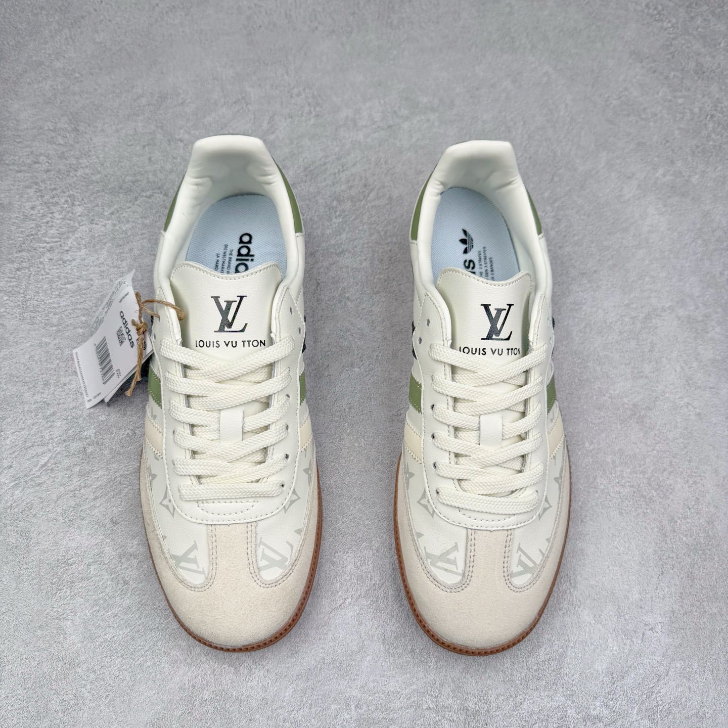 图片[2]-＃C2 AD Original Samba OG 复古经典轻便板鞋 定制配色 GJ75809 这款桑巴鞋展示了高质量的工艺 带有装饰的超锁缝制和无缝的手感 柔软、柔软的皮革造型和标志性的3条纹完成了精致的外观 正规合身鞋带 鞋面上有绒面鞋垫 橡胶鞋底 享受正畸套筒软感 自50年代首次亮相以来就一直在赢得粉丝的青睐 尺码：36 36.5 37.5 38 38.5 39 40 40.5 41 42 42.5 43 44 44.5 45-选品中心