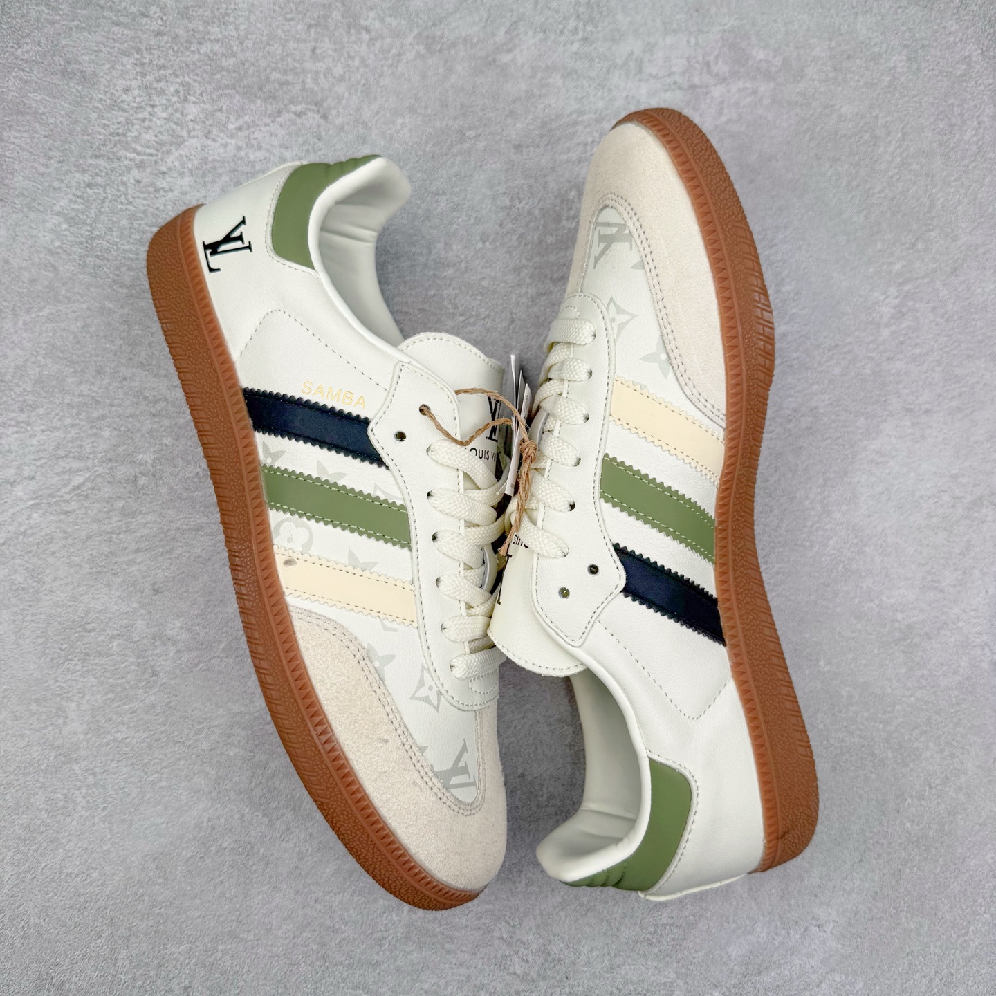 图片[3]-＃C2 AD Original Samba OG 复古经典轻便板鞋 定制配色 GJ75809 这款桑巴鞋展示了高质量的工艺 带有装饰的超锁缝制和无缝的手感 柔软、柔软的皮革造型和标志性的3条纹完成了精致的外观 正规合身鞋带 鞋面上有绒面鞋垫 橡胶鞋底 享受正畸套筒软感 自50年代首次亮相以来就一直在赢得粉丝的青睐 尺码：36 36.5 37.5 38 38.5 39 40 40.5 41 42 42.5 43 44 44.5 45-选品中心
