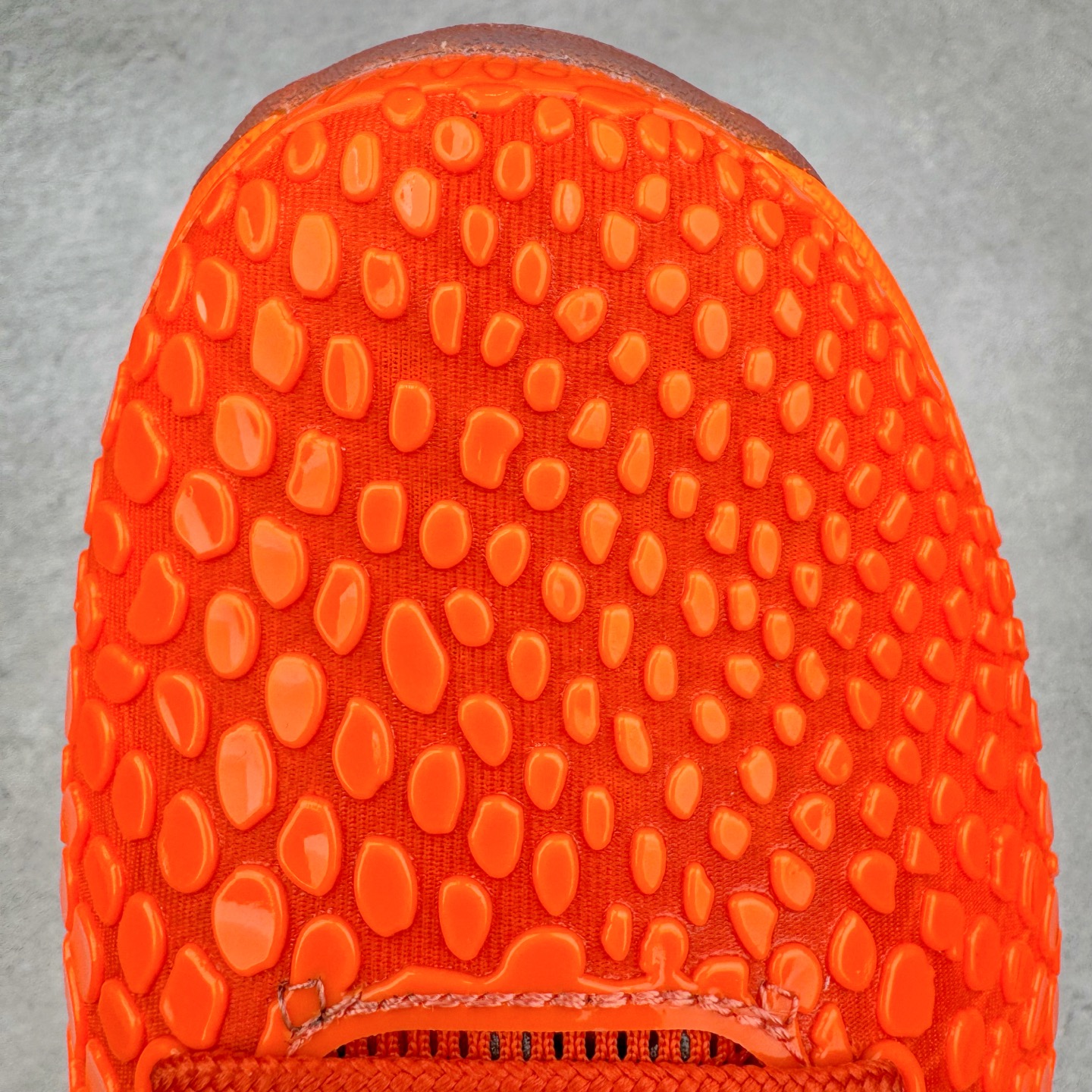 图片[17]-＃灭世海外版 NK Zoom Kobe 6 Protro 科比六代 橙银色 IH1871-800 纯原海外版气垫品质吊打各路纯原 气压➕耐久双重保障 前掌ZOOM TURBO➕后掌马蹄Zoom 后掌澎湃脚感无出其右 全套冲刀改版 鞋型还原度95% 宽脚选手必入货品 鞋头2.5mm上翘空间 不挤脚 完美释放脚趾活动空间 正码正拍 脚型适配性 市场最强没有之一 鞋面工艺全新升级 100%对标正品 原厂聚氨酯蛇鳞 珠光密度同步正品 Swoosh喷漆工艺 还原度接近100% 全新后跟TPU模具 正确S型弧度 区分市场纯原（市场纯原采用公版模具 后跟TPU几乎无弧度）国产天花板橡胶配方 抓地力爆炸 海外口碑炸裂 鞋舌LOGO正确内嵌压印 原厂碳板 正确原盒 厚积薄发 王者归来 拒绝杀猪 拒绝套路 灭世纯原海外版科比系列 致力打造实战第一标杆 尺码：39-47.5 全新模具 正码正拍-选品中心