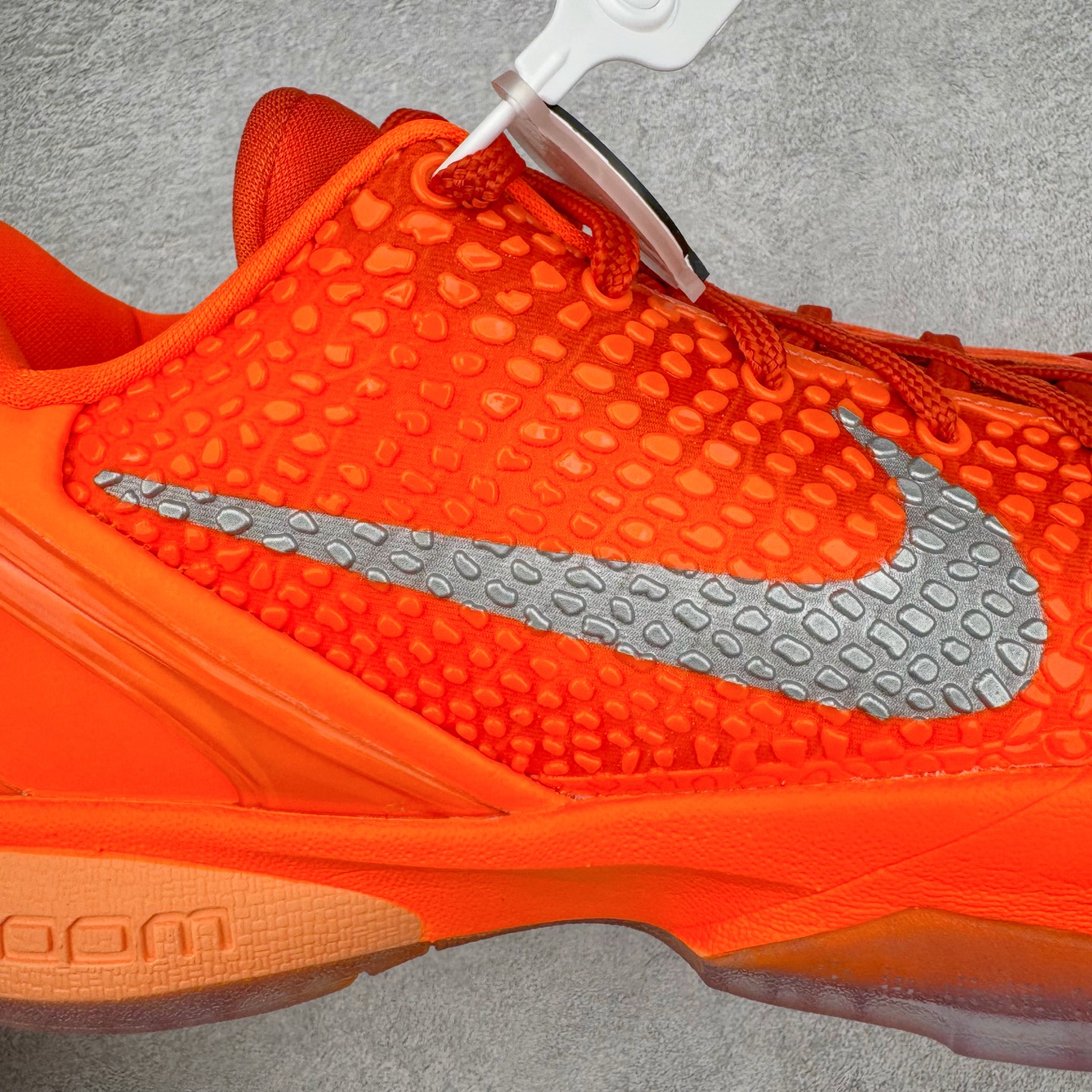 图片[19]-＃灭世海外版 NK Zoom Kobe 6 Protro 科比六代 橙银色 IH1871-800 纯原海外版气垫品质吊打各路纯原 气压➕耐久双重保障 前掌ZOOM TURBO➕后掌马蹄Zoom 后掌澎湃脚感无出其右 全套冲刀改版 鞋型还原度95% 宽脚选手必入货品 鞋头2.5mm上翘空间 不挤脚 完美释放脚趾活动空间 正码正拍 脚型适配性 市场最强没有之一 鞋面工艺全新升级 100%对标正品 原厂聚氨酯蛇鳞 珠光密度同步正品 Swoosh喷漆工艺 还原度接近100% 全新后跟TPU模具 正确S型弧度 区分市场纯原（市场纯原采用公版模具 后跟TPU几乎无弧度）国产天花板橡胶配方 抓地力爆炸 海外口碑炸裂 鞋舌LOGO正确内嵌压印 原厂碳板 正确原盒 厚积薄发 王者归来 拒绝杀猪 拒绝套路 灭世纯原海外版科比系列 致力打造实战第一标杆 尺码：39-47.5 全新模具 正码正拍-选品中心