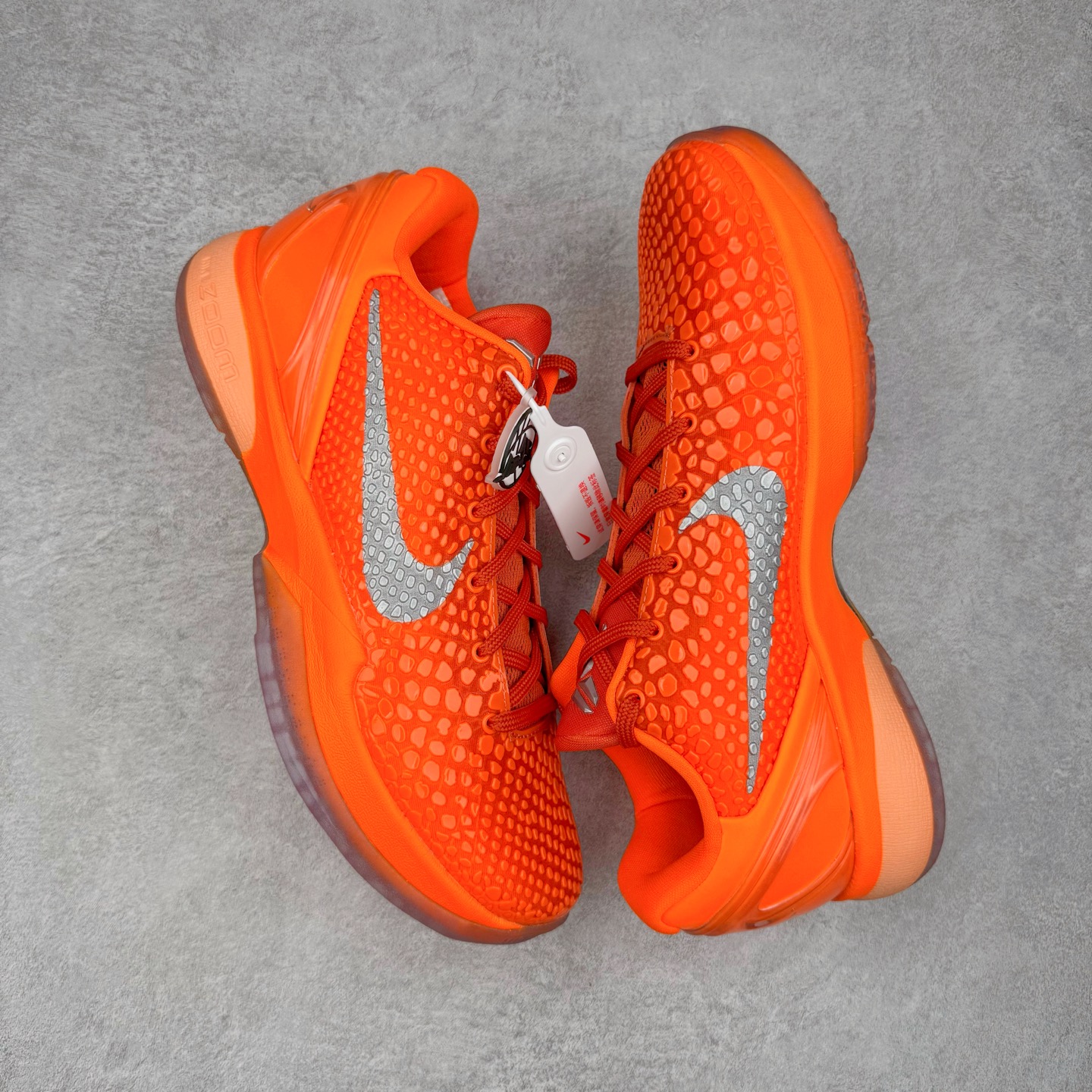 图片[3]-＃灭世海外版 NK Zoom Kobe 6 Protro 科比六代 橙银色 IH1871-800 纯原海外版气垫品质吊打各路纯原 气压➕耐久双重保障 前掌ZOOM TURBO➕后掌马蹄Zoom 后掌澎湃脚感无出其右 全套冲刀改版 鞋型还原度95% 宽脚选手必入货品 鞋头2.5mm上翘空间 不挤脚 完美释放脚趾活动空间 正码正拍 脚型适配性 市场最强没有之一 鞋面工艺全新升级 100%对标正品 原厂聚氨酯蛇鳞 珠光密度同步正品 Swoosh喷漆工艺 还原度接近100% 全新后跟TPU模具 正确S型弧度 区分市场纯原（市场纯原采用公版模具 后跟TPU几乎无弧度）国产天花板橡胶配方 抓地力爆炸 海外口碑炸裂 鞋舌LOGO正确内嵌压印 原厂碳板 正确原盒 厚积薄发 王者归来 拒绝杀猪 拒绝套路 灭世纯原海外版科比系列 致力打造实战第一标杆 尺码：39-47.5 全新模具 正码正拍-选品中心