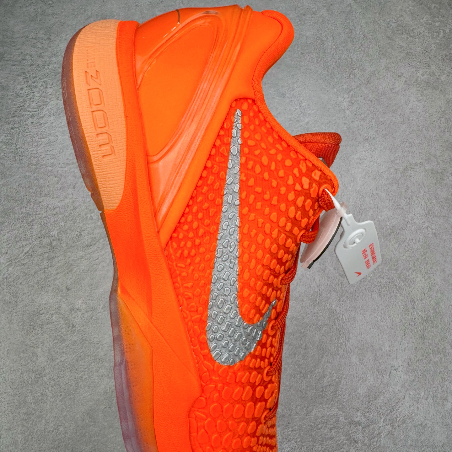 图片[6]-＃灭世海外版 NK Zoom Kobe 6 Protro 科比六代 橙银色 IH1871-800 纯原海外版气垫品质吊打各路纯原 气压➕耐久双重保障 前掌ZOOM TURBO➕后掌马蹄Zoom 后掌澎湃脚感无出其右 全套冲刀改版 鞋型还原度95% 宽脚选手必入货品 鞋头2.5mm上翘空间 不挤脚 完美释放脚趾活动空间 正码正拍 脚型适配性 市场最强没有之一 鞋面工艺全新升级 100%对标正品 原厂聚氨酯蛇鳞 珠光密度同步正品 Swoosh喷漆工艺 还原度接近100% 全新后跟TPU模具 正确S型弧度 区分市场纯原（市场纯原采用公版模具 后跟TPU几乎无弧度）国产天花板橡胶配方 抓地力爆炸 海外口碑炸裂 鞋舌LOGO正确内嵌压印 原厂碳板 正确原盒 厚积薄发 王者归来 拒绝杀猪 拒绝套路 灭世纯原海外版科比系列 致力打造实战第一标杆 尺码：39-47.5 全新模具 正码正拍-选品中心
