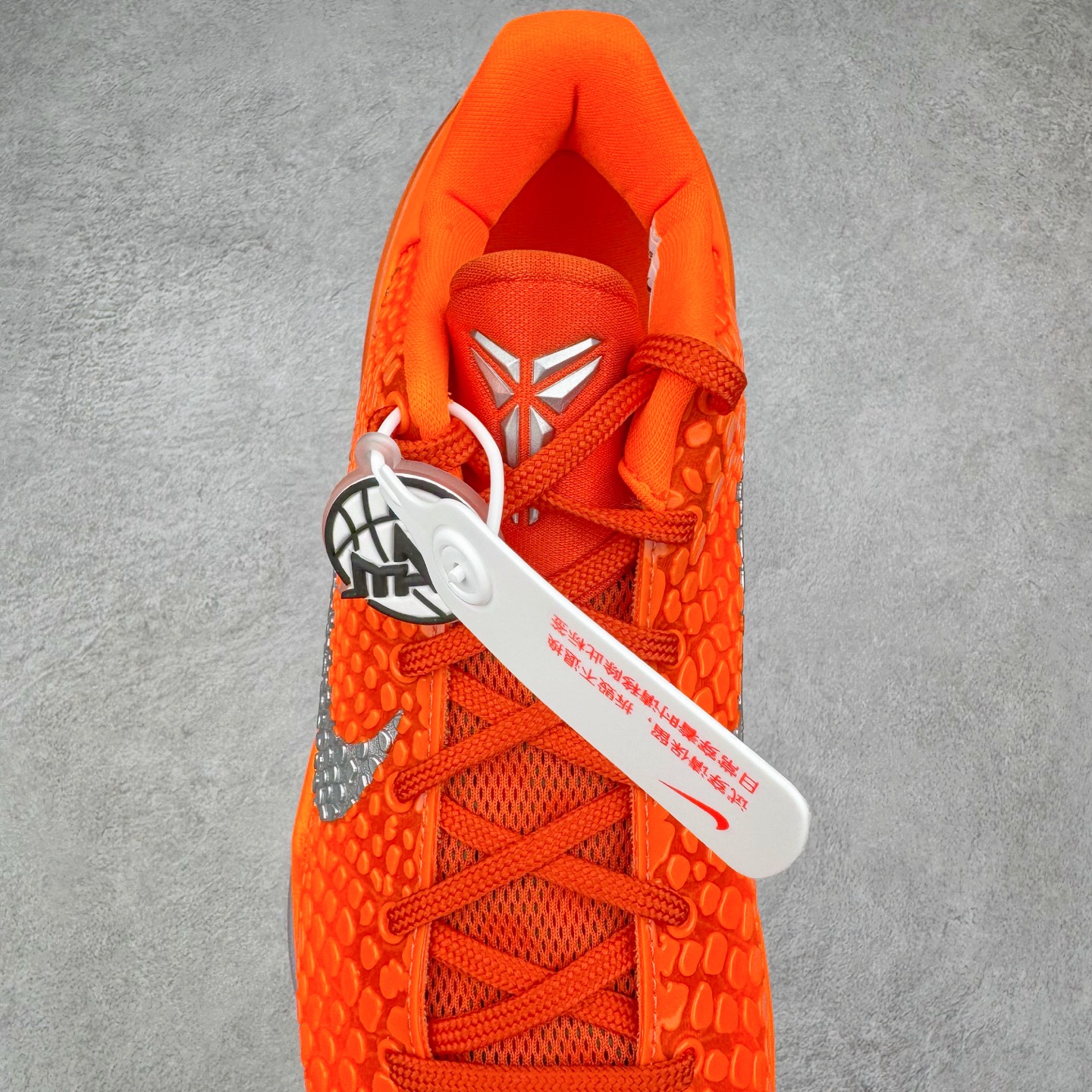 图片[5]-＃灭世海外版 NK Zoom Kobe 6 Protro 科比六代 橙银色 IH1871-800 纯原海外版气垫品质吊打各路纯原 气压➕耐久双重保障 前掌ZOOM TURBO➕后掌马蹄Zoom 后掌澎湃脚感无出其右 全套冲刀改版 鞋型还原度95% 宽脚选手必入货品 鞋头2.5mm上翘空间 不挤脚 完美释放脚趾活动空间 正码正拍 脚型适配性 市场最强没有之一 鞋面工艺全新升级 100%对标正品 原厂聚氨酯蛇鳞 珠光密度同步正品 Swoosh喷漆工艺 还原度接近100% 全新后跟TPU模具 正确S型弧度 区分市场纯原（市场纯原采用公版模具 后跟TPU几乎无弧度）国产天花板橡胶配方 抓地力爆炸 海外口碑炸裂 鞋舌LOGO正确内嵌压印 原厂碳板 正确原盒 厚积薄发 王者归来 拒绝杀猪 拒绝套路 灭世纯原海外版科比系列 致力打造实战第一标杆 尺码：39-47.5 全新模具 正码正拍-选品中心
