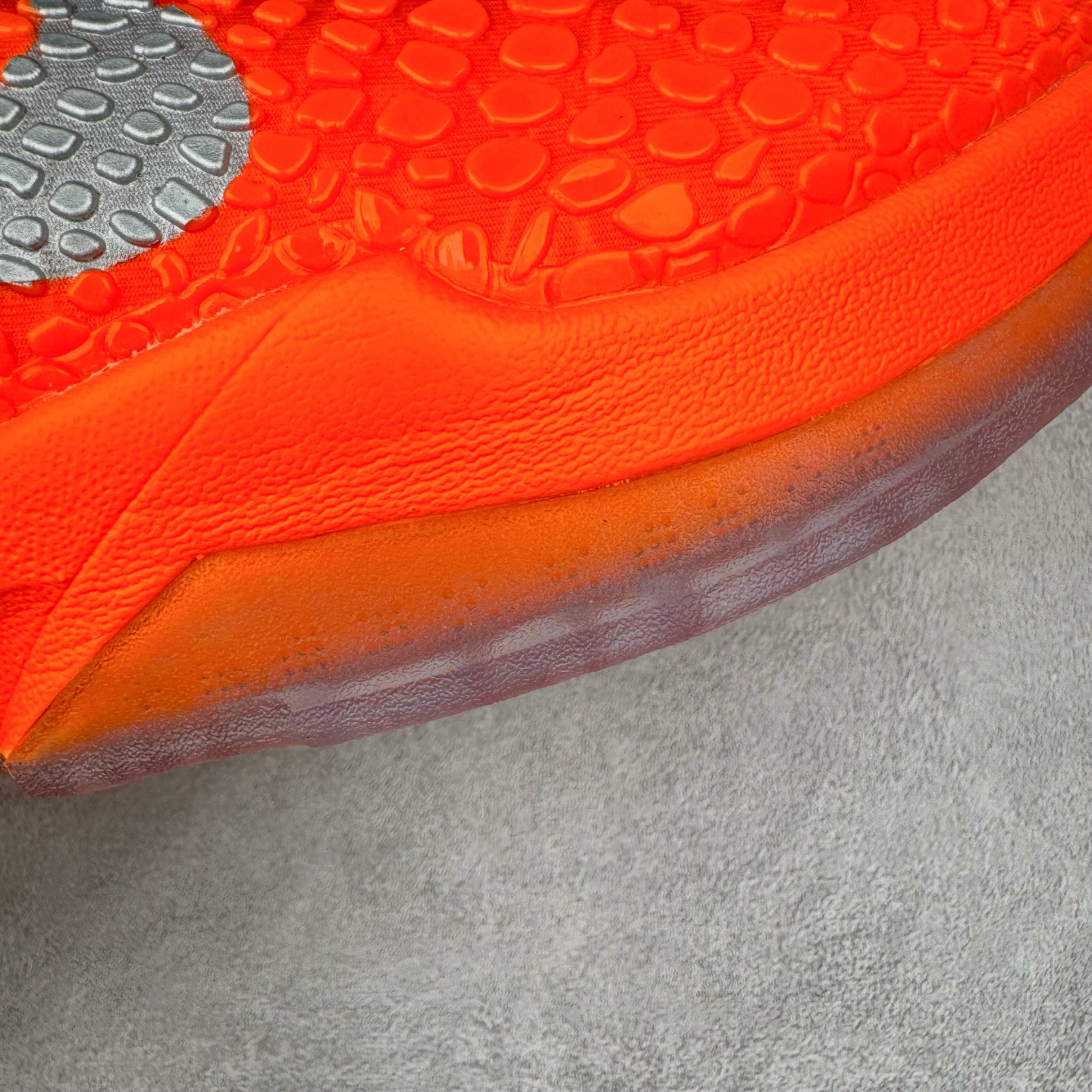 图片[18]-＃灭世海外版 NK Zoom Kobe 6 Protro 科比六代 橙银色 IH1871-800 纯原海外版气垫品质吊打各路纯原 气压➕耐久双重保障 前掌ZOOM TURBO➕后掌马蹄Zoom 后掌澎湃脚感无出其右 全套冲刀改版 鞋型还原度95% 宽脚选手必入货品 鞋头2.5mm上翘空间 不挤脚 完美释放脚趾活动空间 正码正拍 脚型适配性 市场最强没有之一 鞋面工艺全新升级 100%对标正品 原厂聚氨酯蛇鳞 珠光密度同步正品 Swoosh喷漆工艺 还原度接近100% 全新后跟TPU模具 正确S型弧度 区分市场纯原（市场纯原采用公版模具 后跟TPU几乎无弧度）国产天花板橡胶配方 抓地力爆炸 海外口碑炸裂 鞋舌LOGO正确内嵌压印 原厂碳板 正确原盒 厚积薄发 王者归来 拒绝杀猪 拒绝套路 灭世纯原海外版科比系列 致力打造实战第一标杆 尺码：39-47.5 全新模具 正码正拍-选品中心