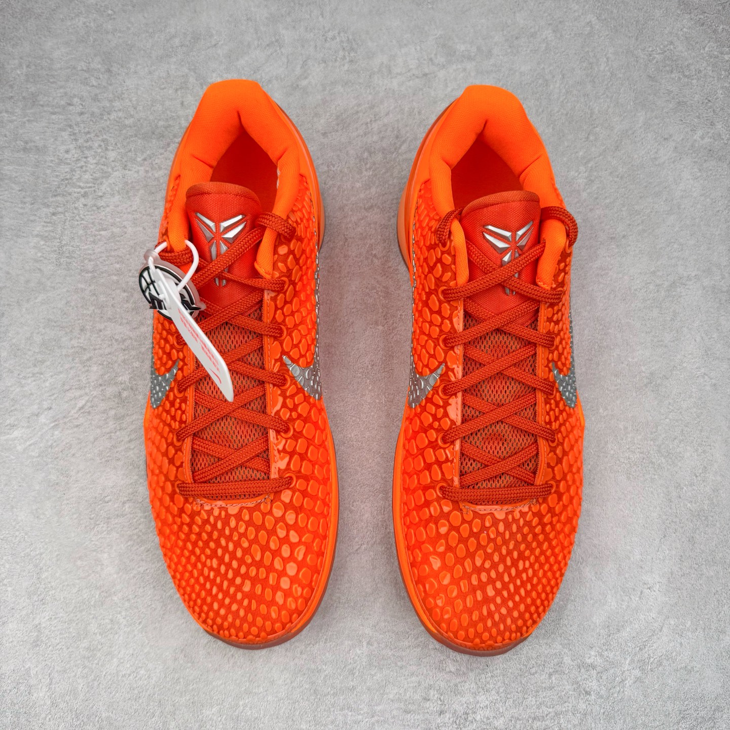 图片[2]-＃灭世海外版 NK Zoom Kobe 6 Protro 科比六代 橙银色 IH1871-800 纯原海外版气垫品质吊打各路纯原 气压➕耐久双重保障 前掌ZOOM TURBO➕后掌马蹄Zoom 后掌澎湃脚感无出其右 全套冲刀改版 鞋型还原度95% 宽脚选手必入货品 鞋头2.5mm上翘空间 不挤脚 完美释放脚趾活动空间 正码正拍 脚型适配性 市场最强没有之一 鞋面工艺全新升级 100%对标正品 原厂聚氨酯蛇鳞 珠光密度同步正品 Swoosh喷漆工艺 还原度接近100% 全新后跟TPU模具 正确S型弧度 区分市场纯原（市场纯原采用公版模具 后跟TPU几乎无弧度）国产天花板橡胶配方 抓地力爆炸 海外口碑炸裂 鞋舌LOGO正确内嵌压印 原厂碳板 正确原盒 厚积薄发 王者归来 拒绝杀猪 拒绝套路 灭世纯原海外版科比系列 致力打造实战第一标杆 尺码：39-47.5 全新模具 正码正拍-选品中心