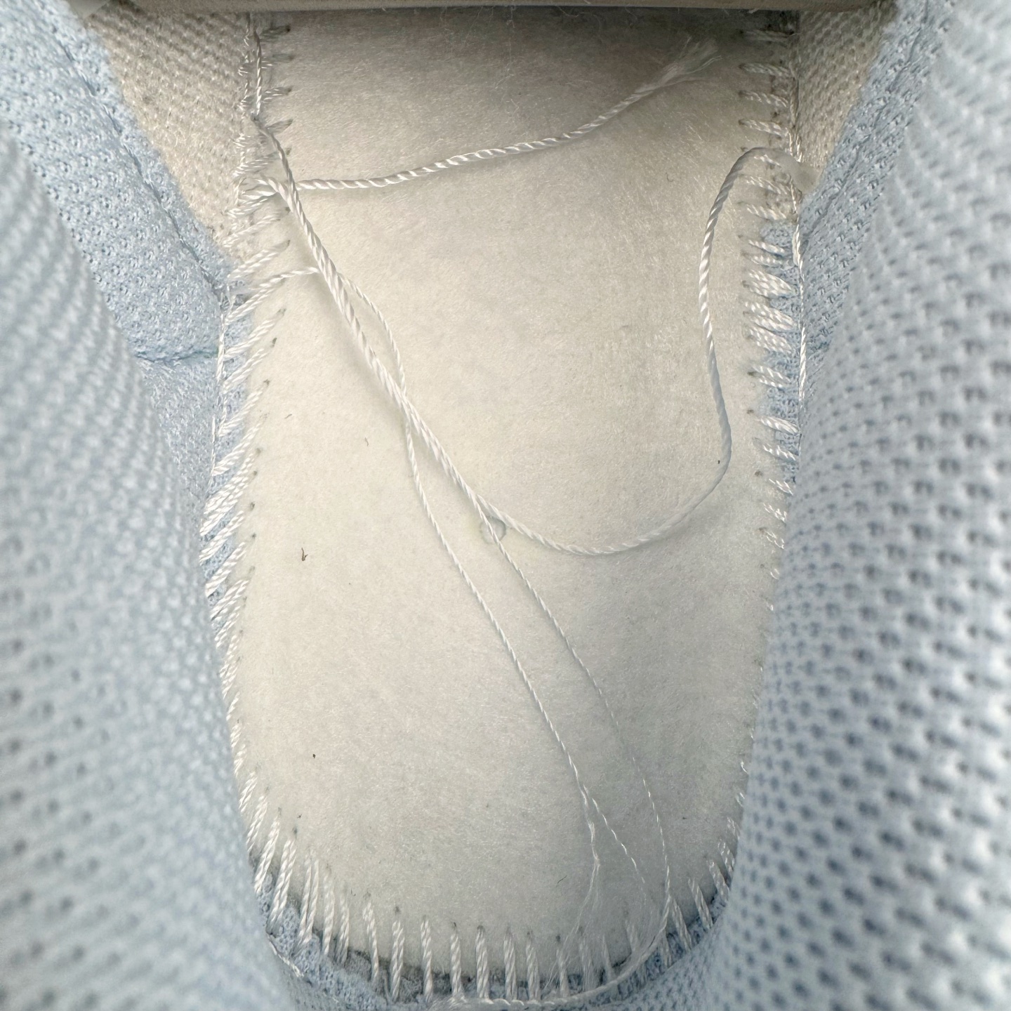 图片[11]-＃YC纯原 NK Dunk Low 洛水 BW0510-060 此款灵感溯洄千古名篇《洛神赋》，撷取洛神「翩若惊鸿，婉若游龙」之灵韵，以Dunk Low 鞋型化身现代载体，赋予经典新生，呈现洛神风华。整体采用盐水蓝为主色调，如洛水清波般清冽澄;冰川蓝Swoosh 标志跃然其上，蓝白交织，似冰晶初绽，亦是点睛之笔，步履间，尽显东方美学的灵动与优雅。定制系列天花板 无原鞋不开发 全系列得物原鞋一比一校对开发 配色持续更新中 终端对接 优势输出 全套原厂楦头原纸板数据档案倾力打造 原汁原味莞产 极致还原 圈内最强针车工艺 高端零售指定版 广东原厂配套原盒原标 鞋盒分三个尺码段 原厂冲刀 超高清洁度 全鞋零毛边皮料切割 采用原厂百宏鞋带以及原厂百宏织唛舌标 内标可供原厂几率过验 进口原装条纹中底布 四线拉帮白色点胶 原厂拉帮手法遵循公司 原厂电绣 极致还原 尺码：36 36.5 37.5 38 38.5 39 40 40.5 41 42 42.5 43 44 44.5 45 46-选品中心