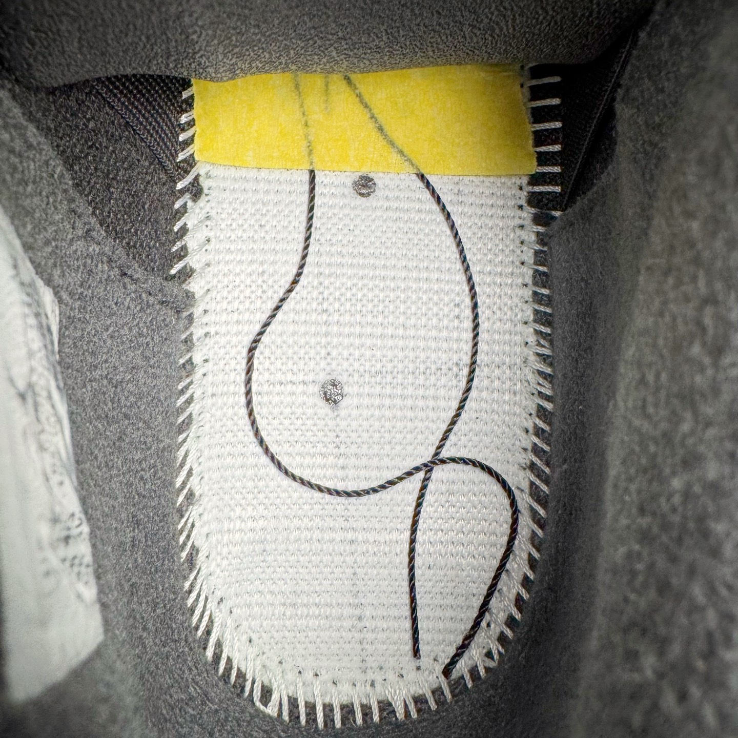 图片[10]-＃K版纯原 Air Jordan AJ4 Retro 新黑猫 2025 FV5029-010 全新升级改良 原鞋原楦原纸板同源开发 完美呈现乔4的版型 内侧正确双色网格 还原细节 原厂皮料 正确气垫颜色 正确网格工艺 正确拉帮工艺 全鞋原装材料制作 原档案原模具打造 支持全方位与正品对比 尺码：36 36.5 37.5 38 38.5 39 40 40.5 41 42 42.5 43 44 44.5 45 46 47.5-选品中心