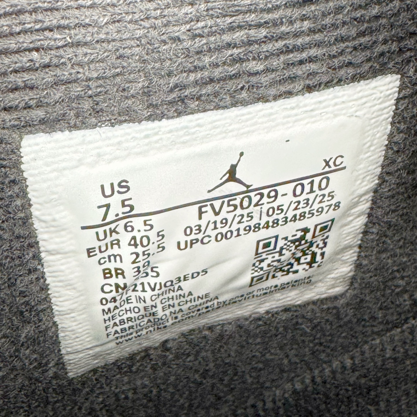 图片[11]-＃K版纯原 Air Jordan AJ4 Retro 新黑猫 2025 FV5029-010 全新升级改良 原鞋原楦原纸板同源开发 完美呈现乔4的版型 内侧正确双色网格 还原细节 原厂皮料 正确气垫颜色 正确网格工艺 正确拉帮工艺 全鞋原装材料制作 原档案原模具打造 支持全方位与正品对比 尺码：36 36.5 37.5 38 38.5 39 40 40.5 41 42 42.5 43 44 44.5 45 46 47.5-选品中心