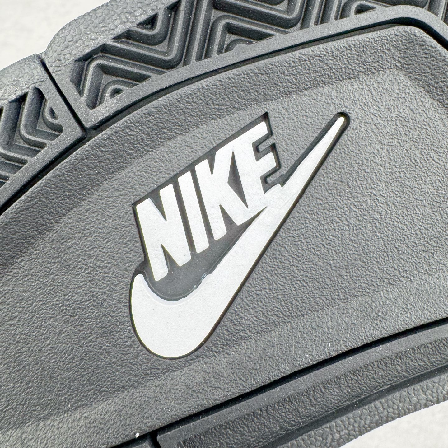 图片[19]-＃K版纯原 Air Jordan AJ4 Retro 新黑猫 2025 FV5029-010 全新升级改良 原鞋原楦原纸板同源开发 完美呈现乔4的版型 内侧正确双色网格 还原细节 原厂皮料 正确气垫颜色 正确网格工艺 正确拉帮工艺 全鞋原装材料制作 原档案原模具打造 支持全方位与正品对比 尺码：36 36.5 37.5 38 38.5 39 40 40.5 41 42 42.5 43 44 44.5 45 46 47.5-选品中心