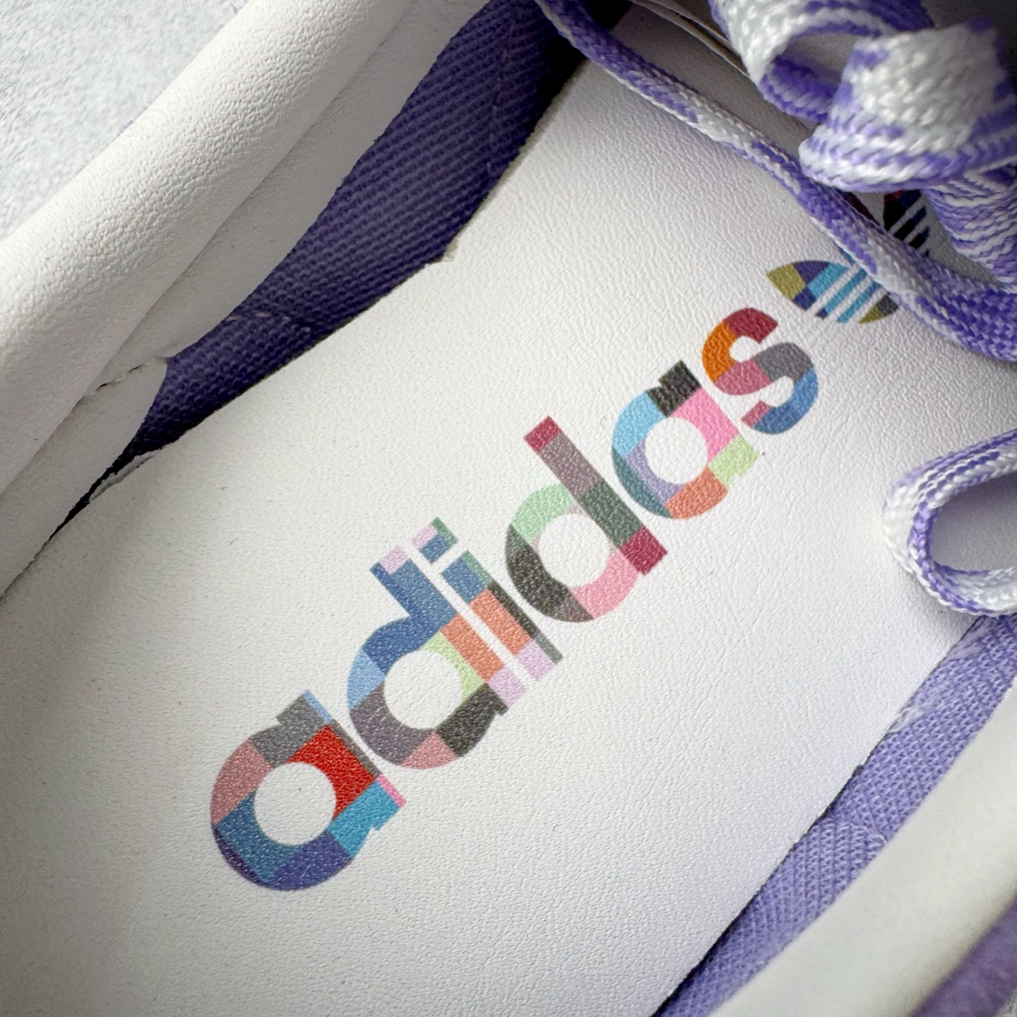 图片[12]-＃C版纯原 AD Originals Handball SPZL 手球运动员系列百搭休闲运动板鞋 KI5935 这款来自阿迪达斯的这款HANDBALL SPZL前身是一双手球运动鞋，这一次拿来复刻，所以鞋面的主要色彩选用了黑色， 鞋面外侧除了Spezial字母之外还有三叶草标志。Handball SPZL作为复古手球训练鞋与作为室内足球鞋的Samba有着异曲同工之处，但是质感更为出众的鞋身以及丰富的配色选择比起Samba来讲可以说是更胜一筹了！尺码：36 36⅔ 37⅓ 38 38⅔ 39⅓ 40 40⅔ 41⅓ 42 42⅔ 43⅓ 44 45-选品中心