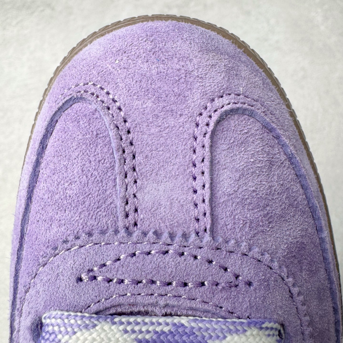 图片[14]-＃C版纯原 AD Originals Handball SPZL 手球运动员系列百搭休闲运动板鞋 KI5935 这款来自阿迪达斯的这款HANDBALL SPZL前身是一双手球运动鞋，这一次拿来复刻，所以鞋面的主要色彩选用了黑色， 鞋面外侧除了Spezial字母之外还有三叶草标志。Handball SPZL作为复古手球训练鞋与作为室内足球鞋的Samba有着异曲同工之处，但是质感更为出众的鞋身以及丰富的配色选择比起Samba来讲可以说是更胜一筹了！尺码：36 36⅔ 37⅓ 38 38⅔ 39⅓ 40 40⅔ 41⅓ 42 42⅔ 43⅓ 44 45-选品中心