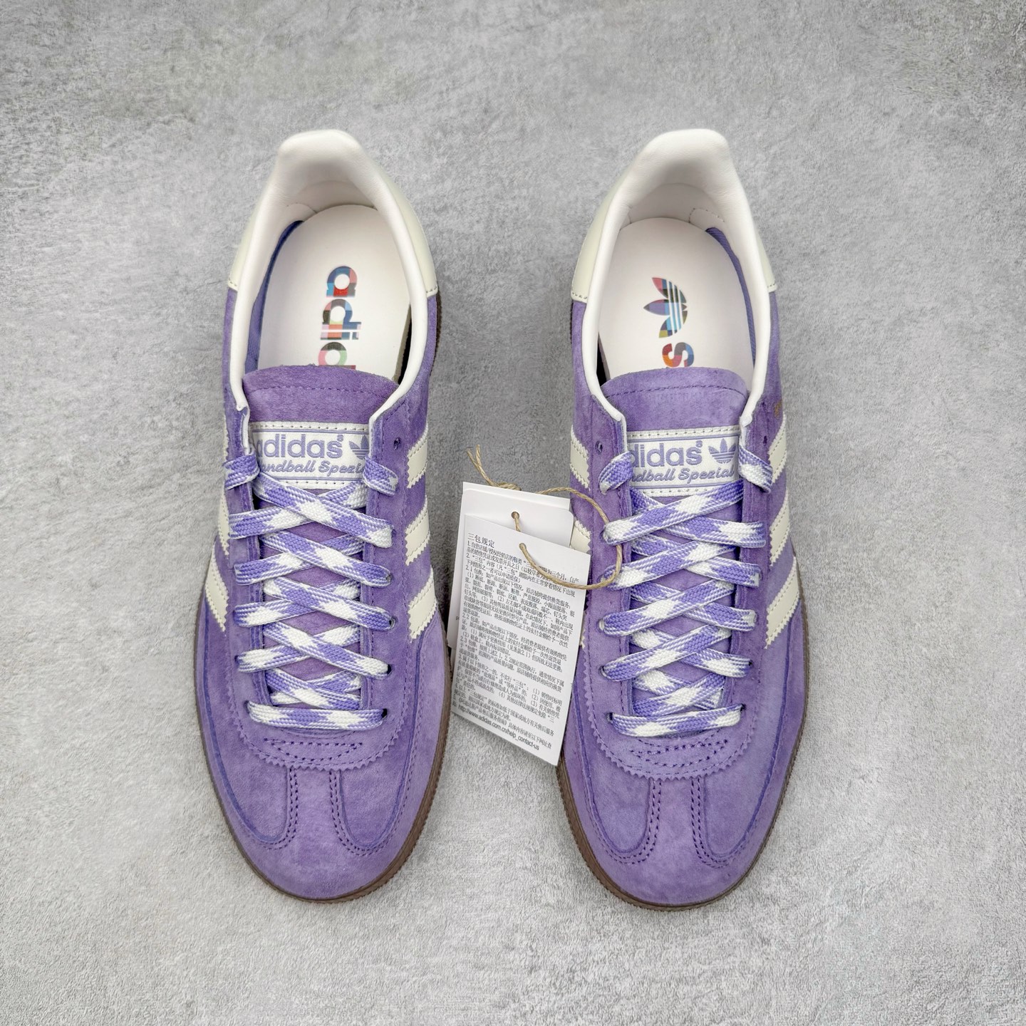 图片[2]-＃C版纯原 AD Originals Handball SPZL 手球运动员系列百搭休闲运动板鞋 KI5935 这款来自阿迪达斯的这款HANDBALL SPZL前身是一双手球运动鞋，这一次拿来复刻，所以鞋面的主要色彩选用了黑色， 鞋面外侧除了Spezial字母之外还有三叶草标志。Handball SPZL作为复古手球训练鞋与作为室内足球鞋的Samba有着异曲同工之处，但是质感更为出众的鞋身以及丰富的配色选择比起Samba来讲可以说是更胜一筹了！尺码：36 36⅔ 37⅓ 38 38⅔ 39⅓ 40 40⅔ 41⅓ 42 42⅔ 43⅓ 44 45-选品中心