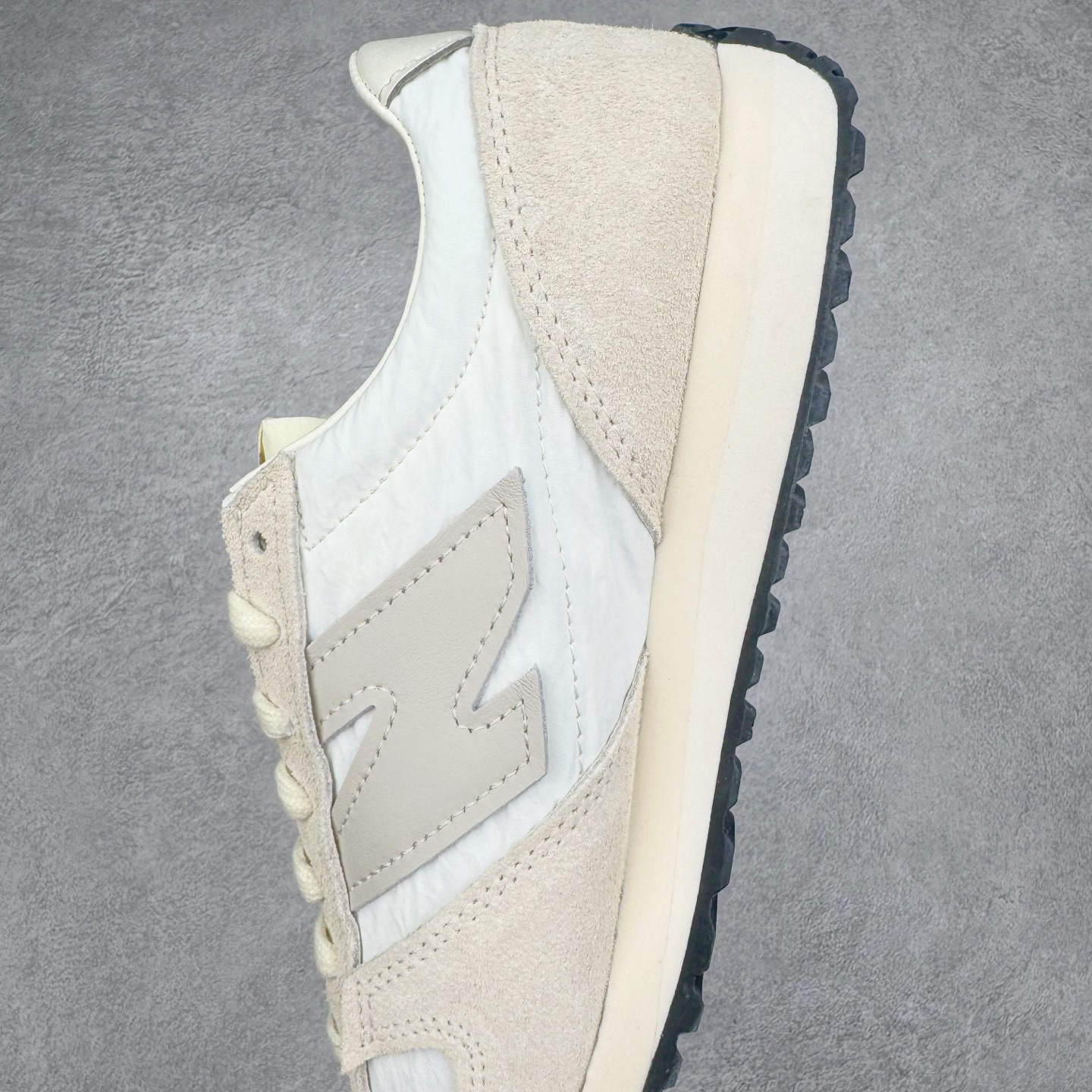 图片[7]-＃总裁 New Balance U471AJ NB新百伦织物牛剖层革春夏薄底鞋防滑耐磨平衡轻便低帮生活休闲鞋 原档数据独立私模大底 唯一正确三层组合大底 特高弹切片加持 百分百还原原鞋脚感 NB市场最强产物 防伪原标全套原楦原纸板原厂数据开发 全鞋电脑针车加持 原厂网布 原装进口头层翻毛皮料正确绒感卡色 正确中底拉帮中底网布细节 匠心打造 耗时两个月开发完成 工艺极其复杂难度可想而知 高端零售专供产物 尺码：36 37 37.5 38 38.5 39.5 40 40.5 41.5 42 42.5 43 44 44.5 45 45.5 46.5 47-选品中心